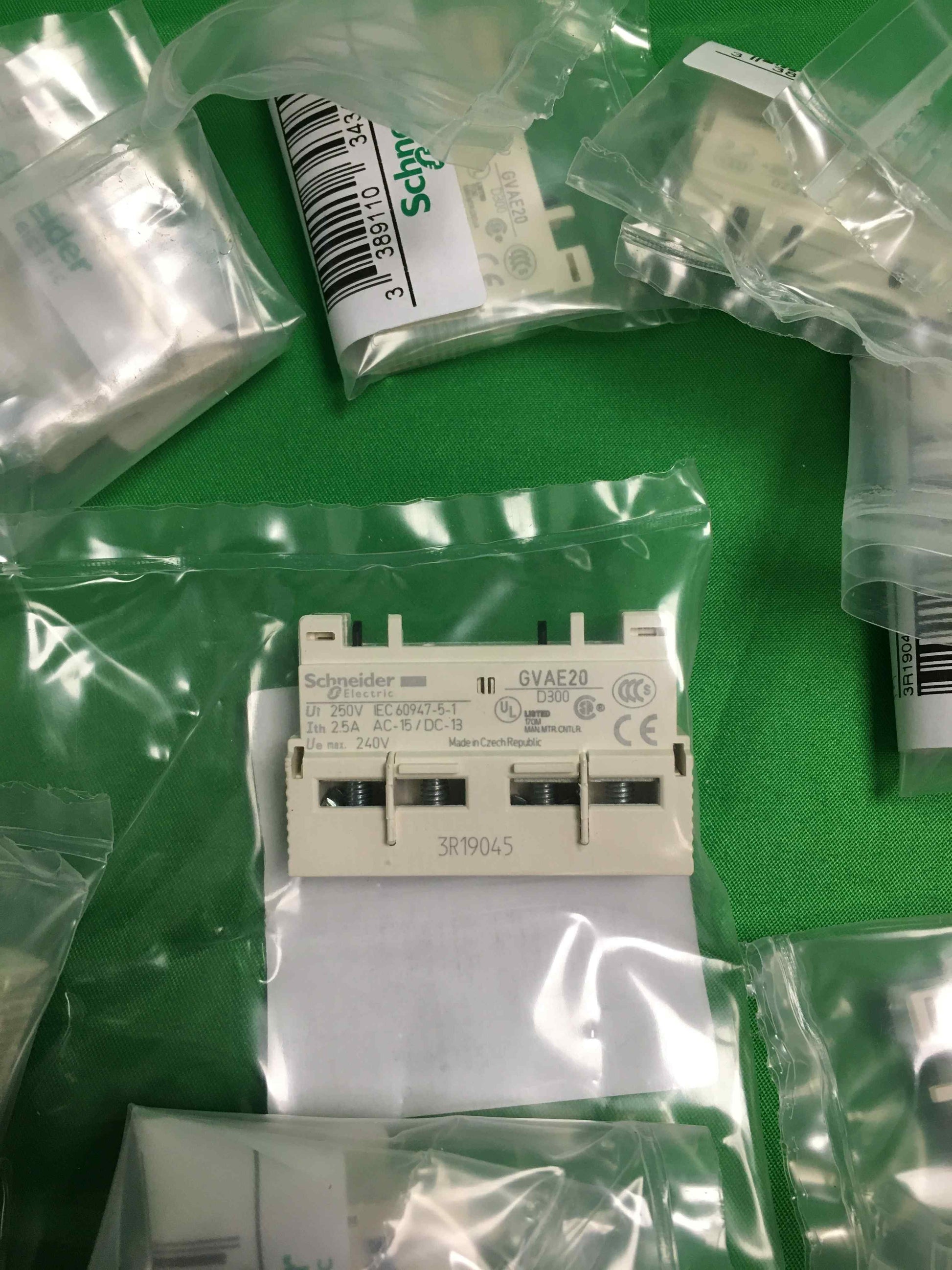 Schneider-Electric GVAE20 GVAE20 BOX OF 8 UNITS OPEN BOX