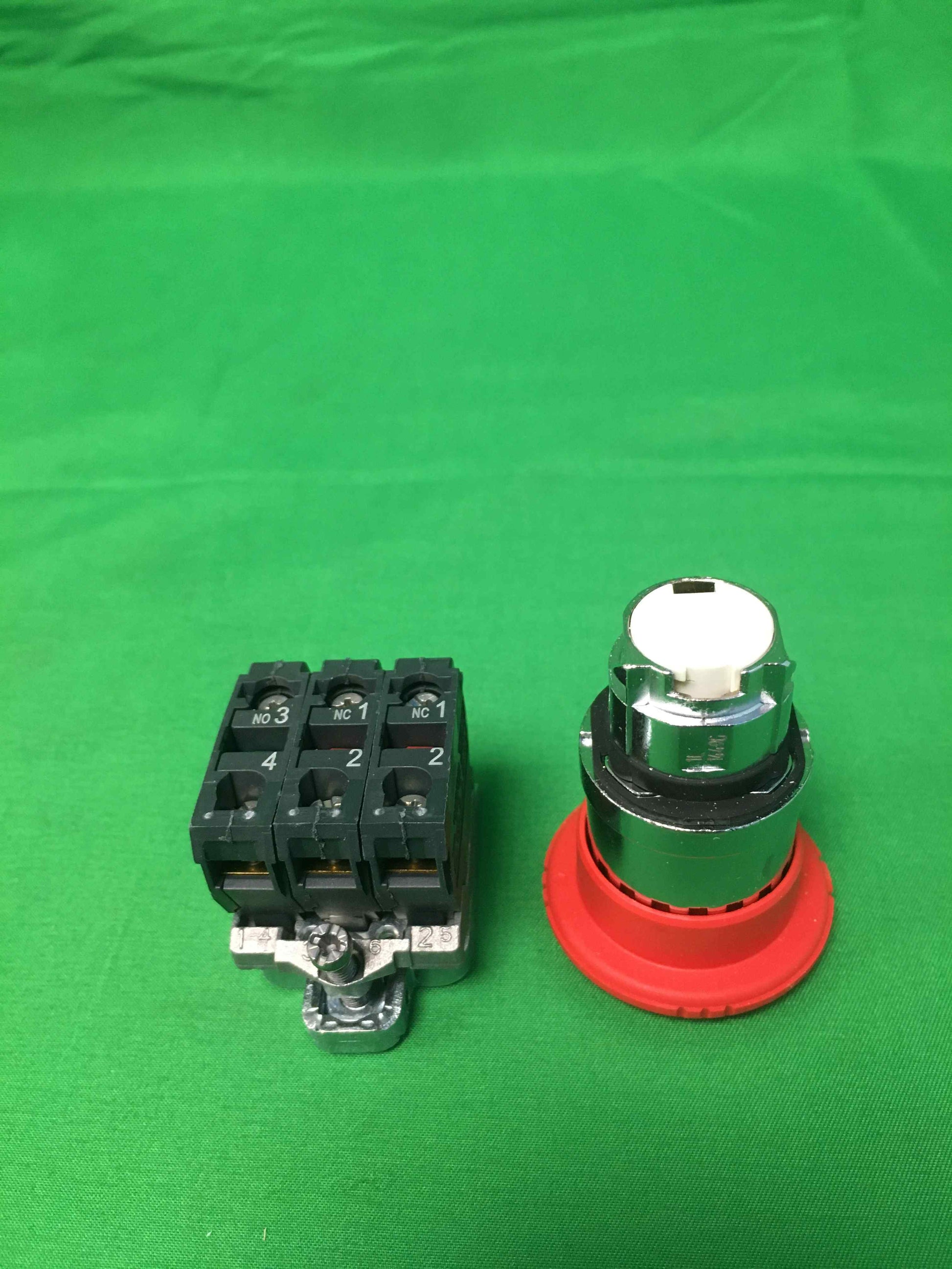 Schneider-Electric XB4 BS84441 XB4BS84441