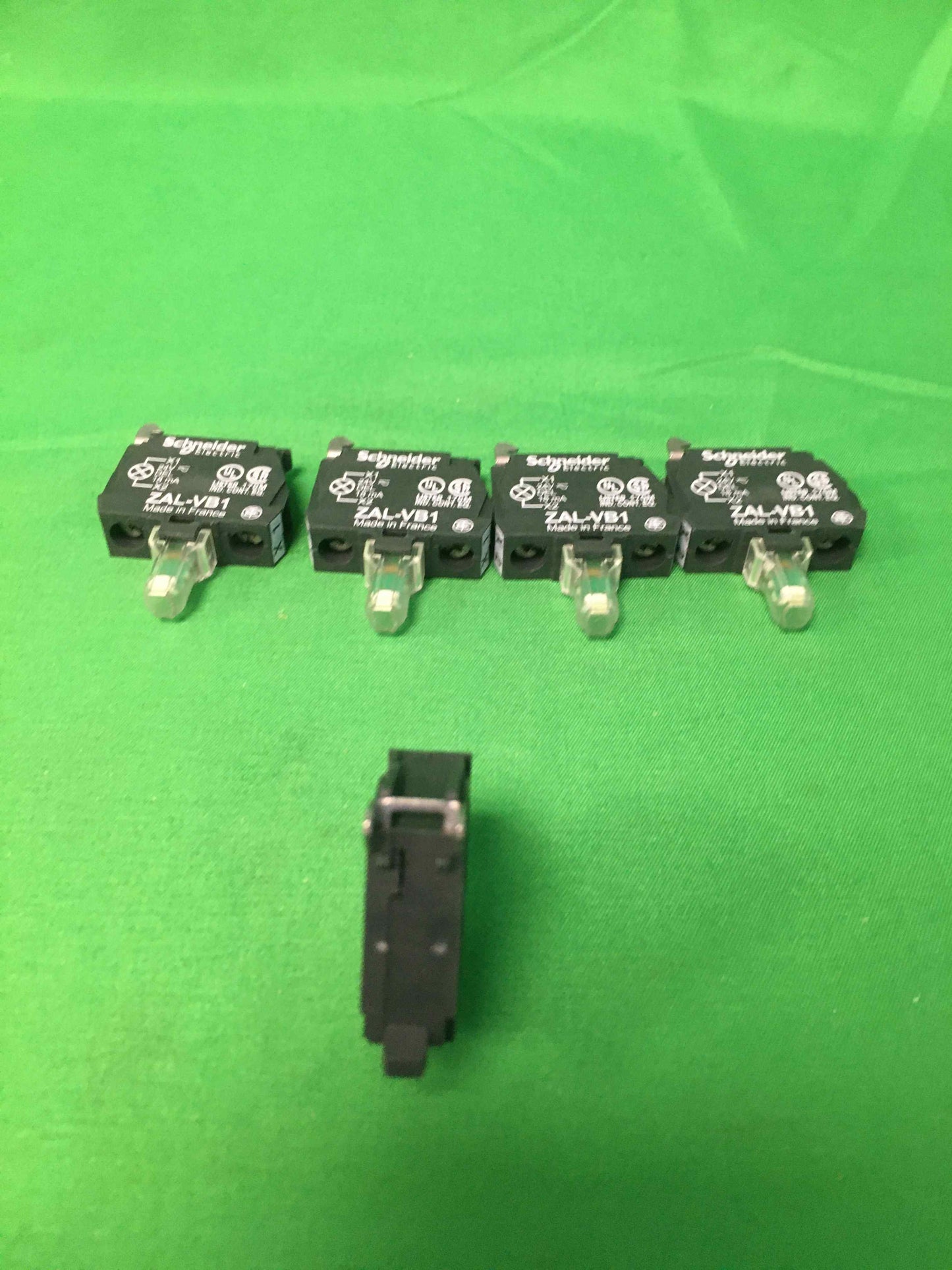 Schneider-Electric ZAL VB1 ZALVB1 5 UNITS