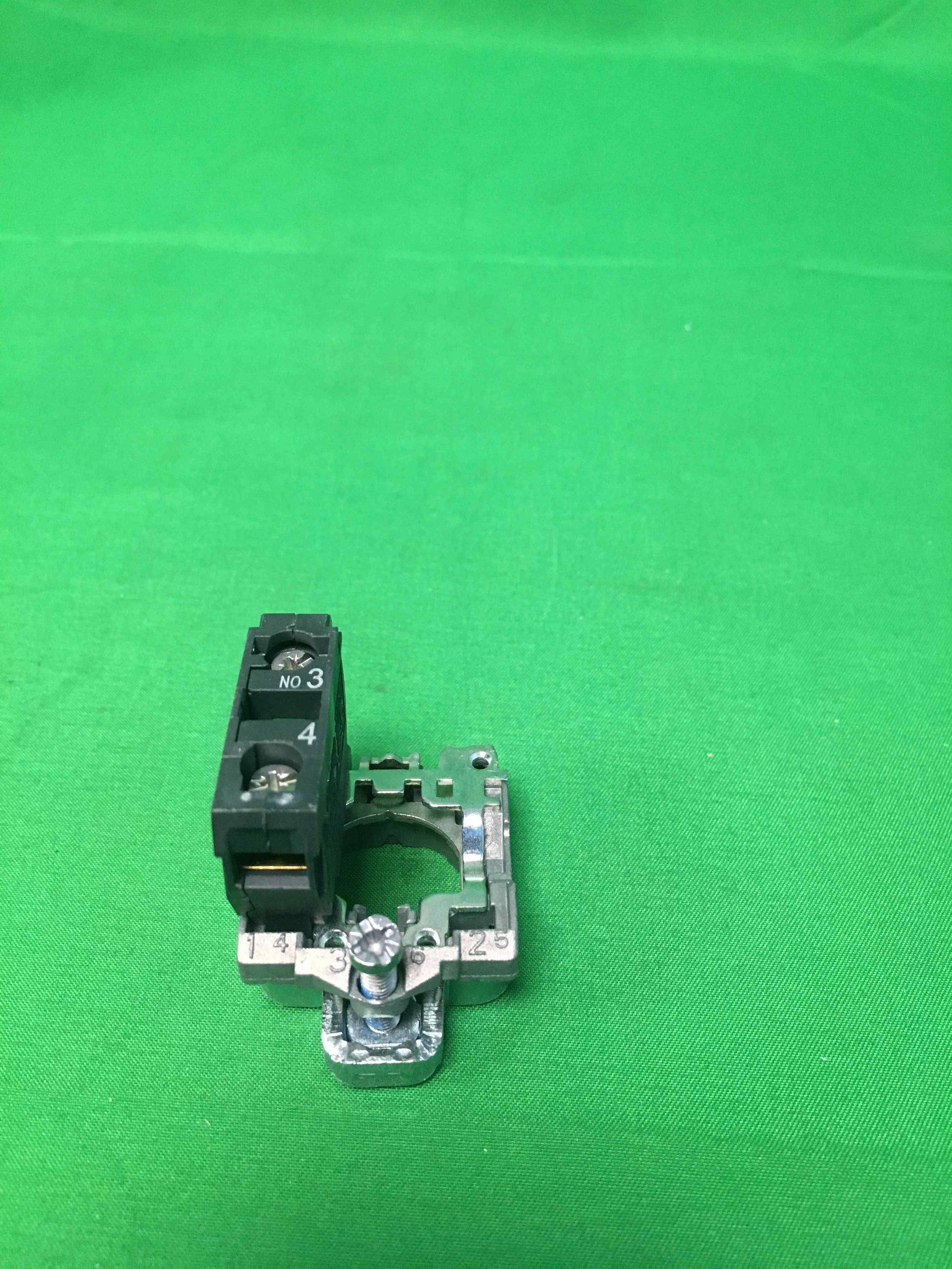 Schneider-Electric ZB4 BZ101 ZB4BZ101 BOX OF 5 UNITS