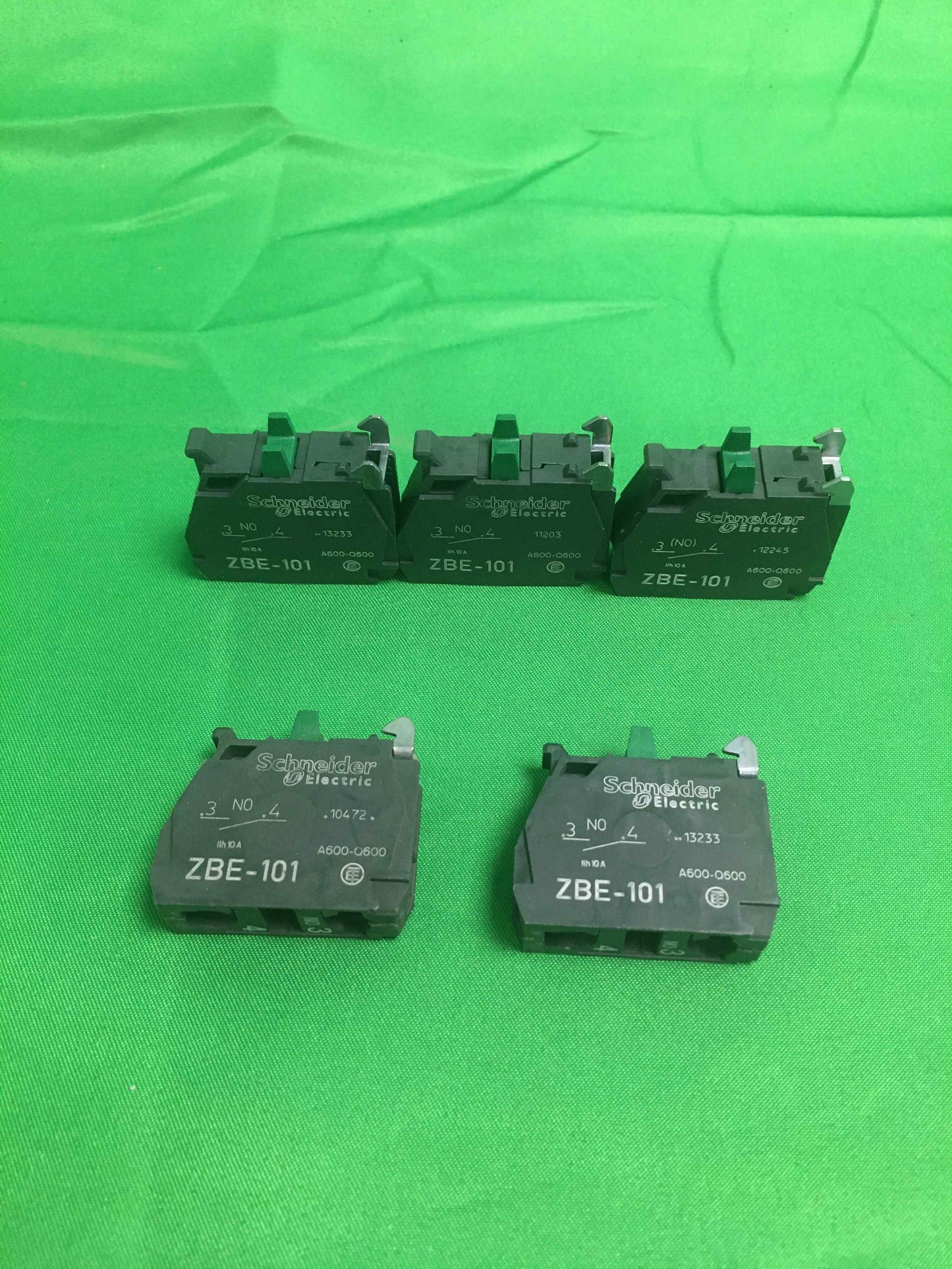 Schneider-Electric ZBE 101 ZBE101 5 UNITS