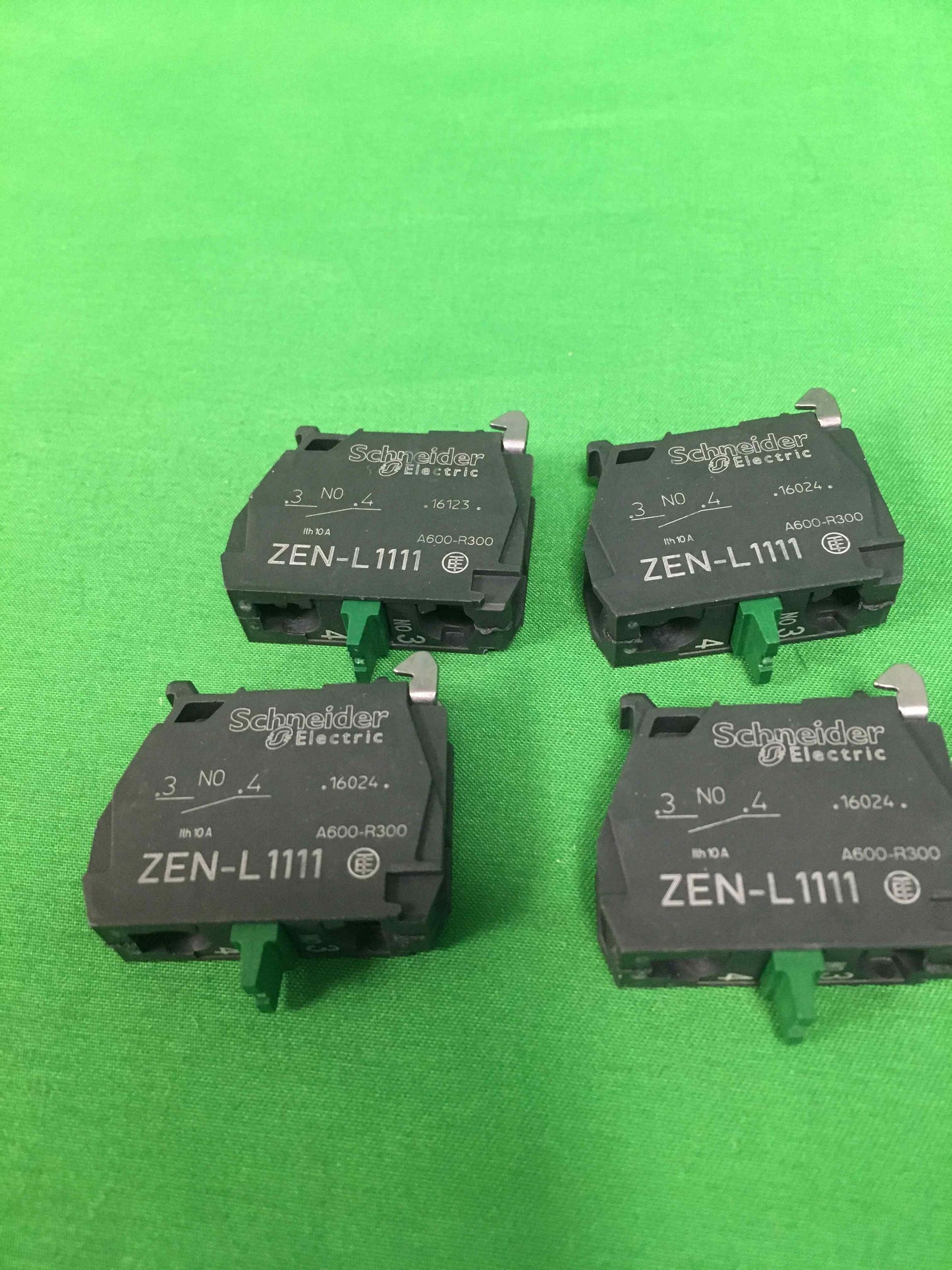 Schneider-Electric ZEN L1111 ZENL1111 4 UNITS