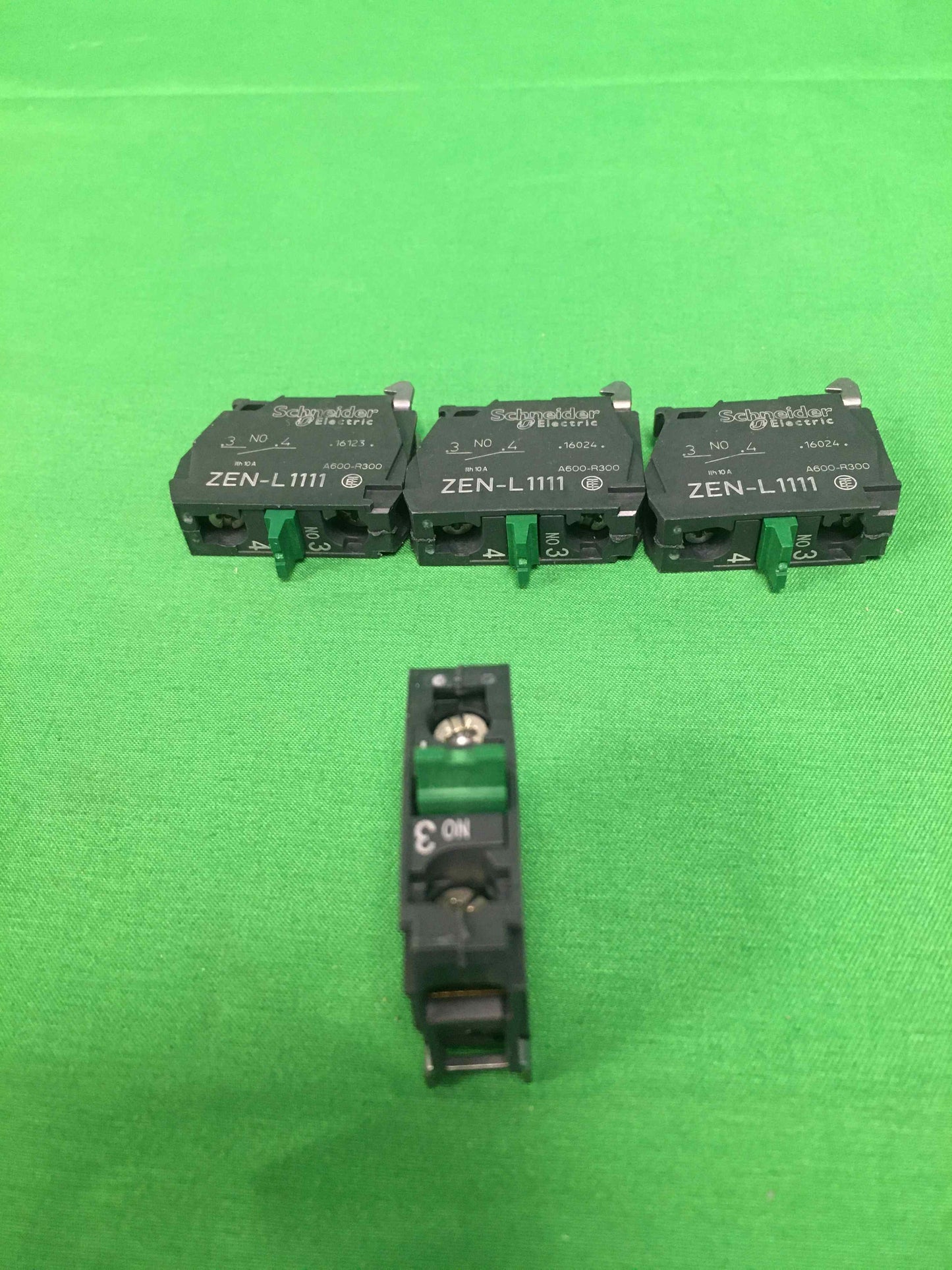 Schneider-Electric ZEN L1111 ZENL1111 4 UNITS