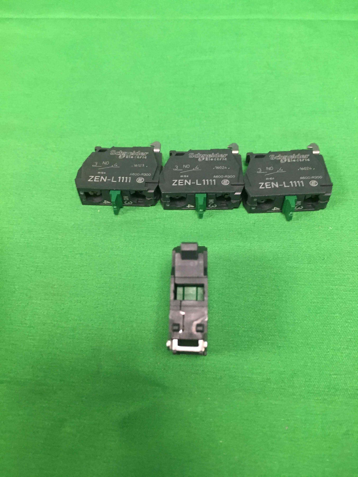 Schneider-Electric ZEN L1111 ZENL1111 4 UNITS