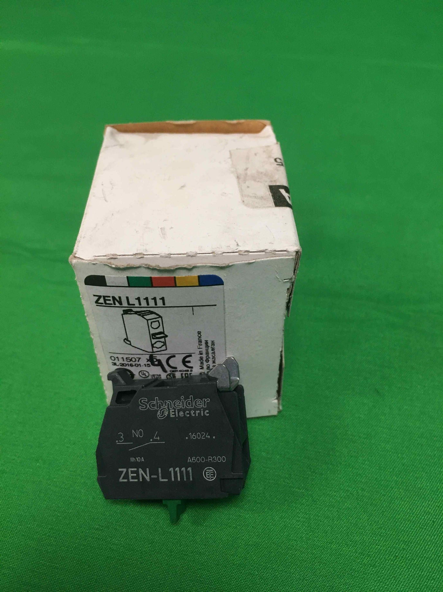 Schneider-Electric ZEN L1111 ZENL1111 4 UNITS