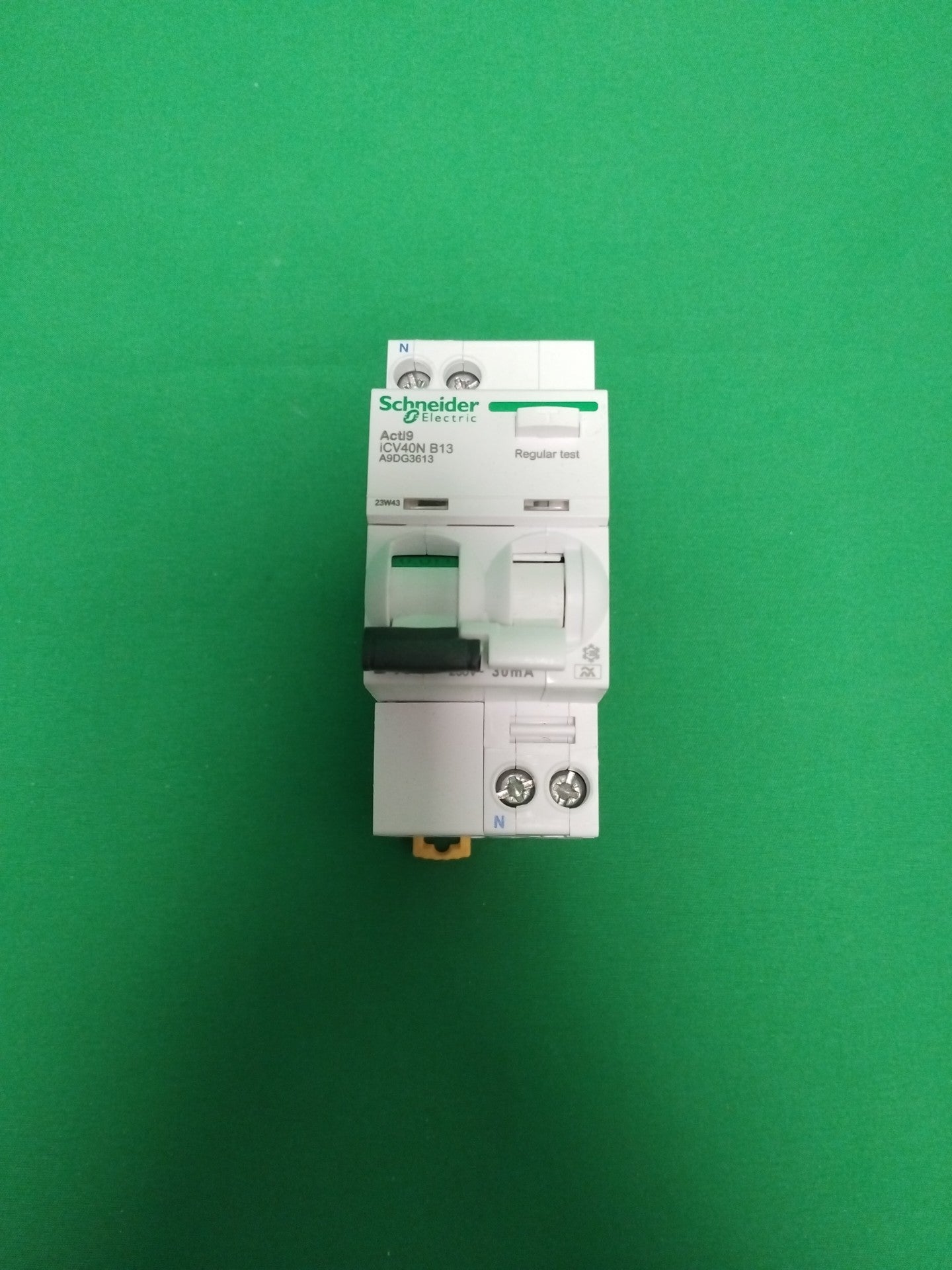 Schneider-Electric A9DG3613 A9DG3613 WITHOUT ORIGINAL PACKAGING /ICV40N B13