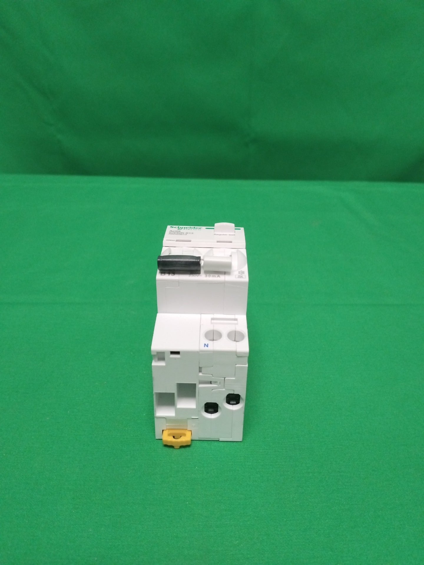 Schneider-Electric A9DG3613 A9DG3613 WITHOUT ORIGINAL PACKAGING /ICV40N B13