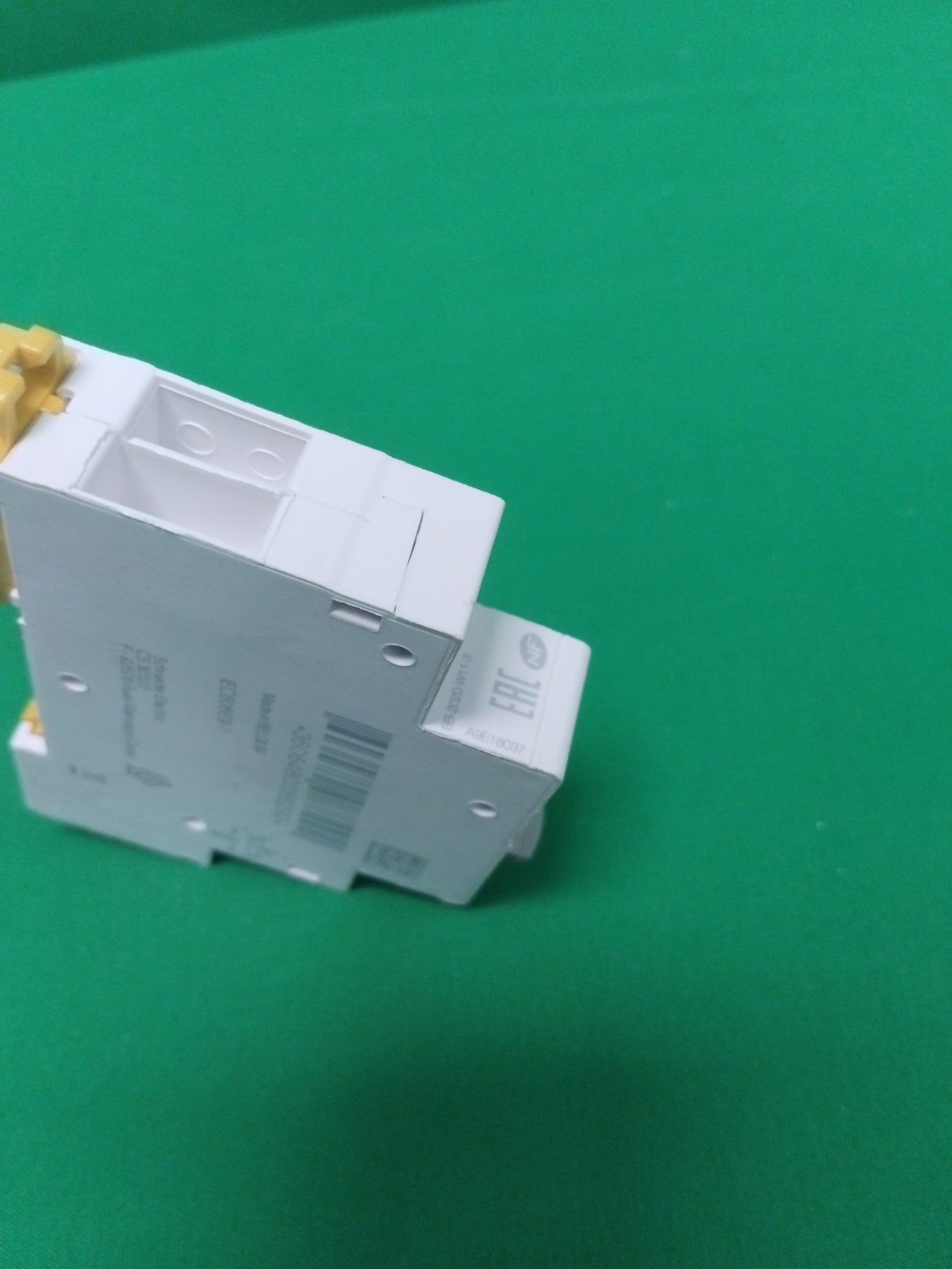 Schneider-Electric A9E18037 A9E18037 WITHOUT ORIGINAL PACKAGING