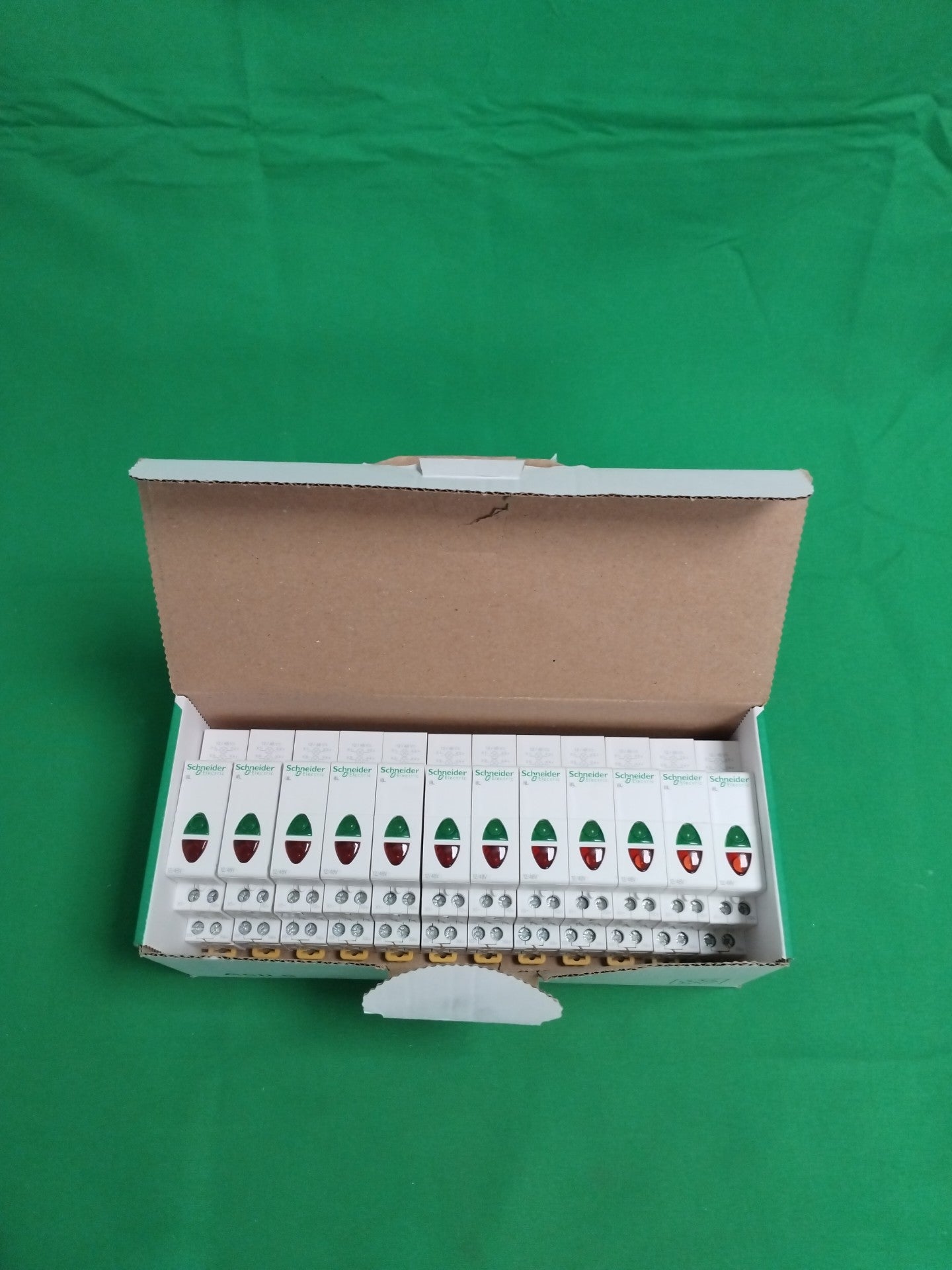 Schneider-Electric A9E18335 A9E18335 BOX OF 12 UNITS