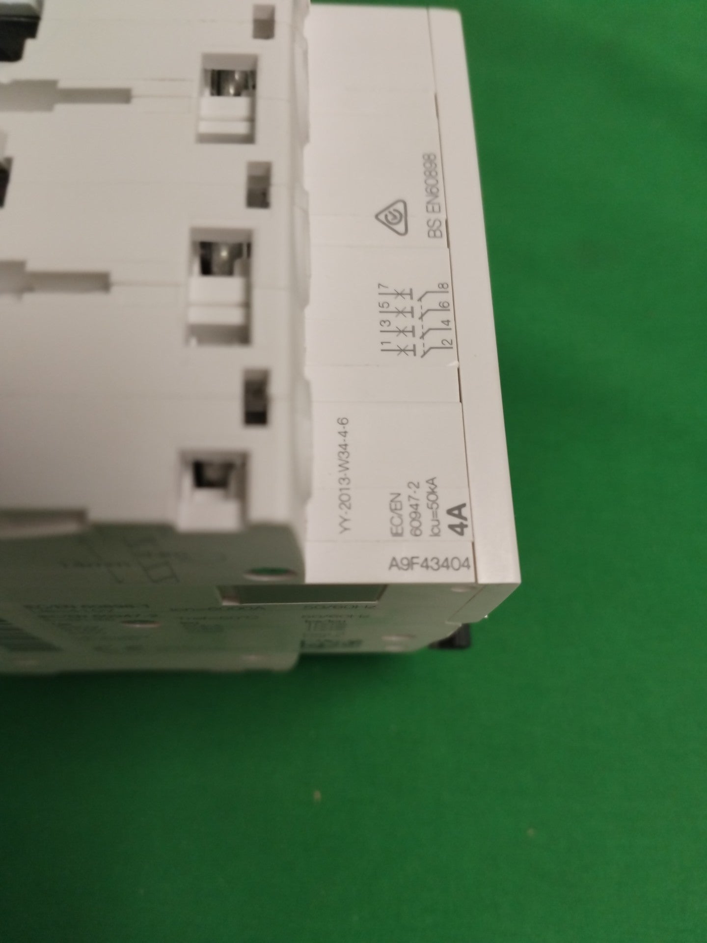 Schneider electric A9F43404 A9F43404 WITHOUT ORIGINAL PACKAGING