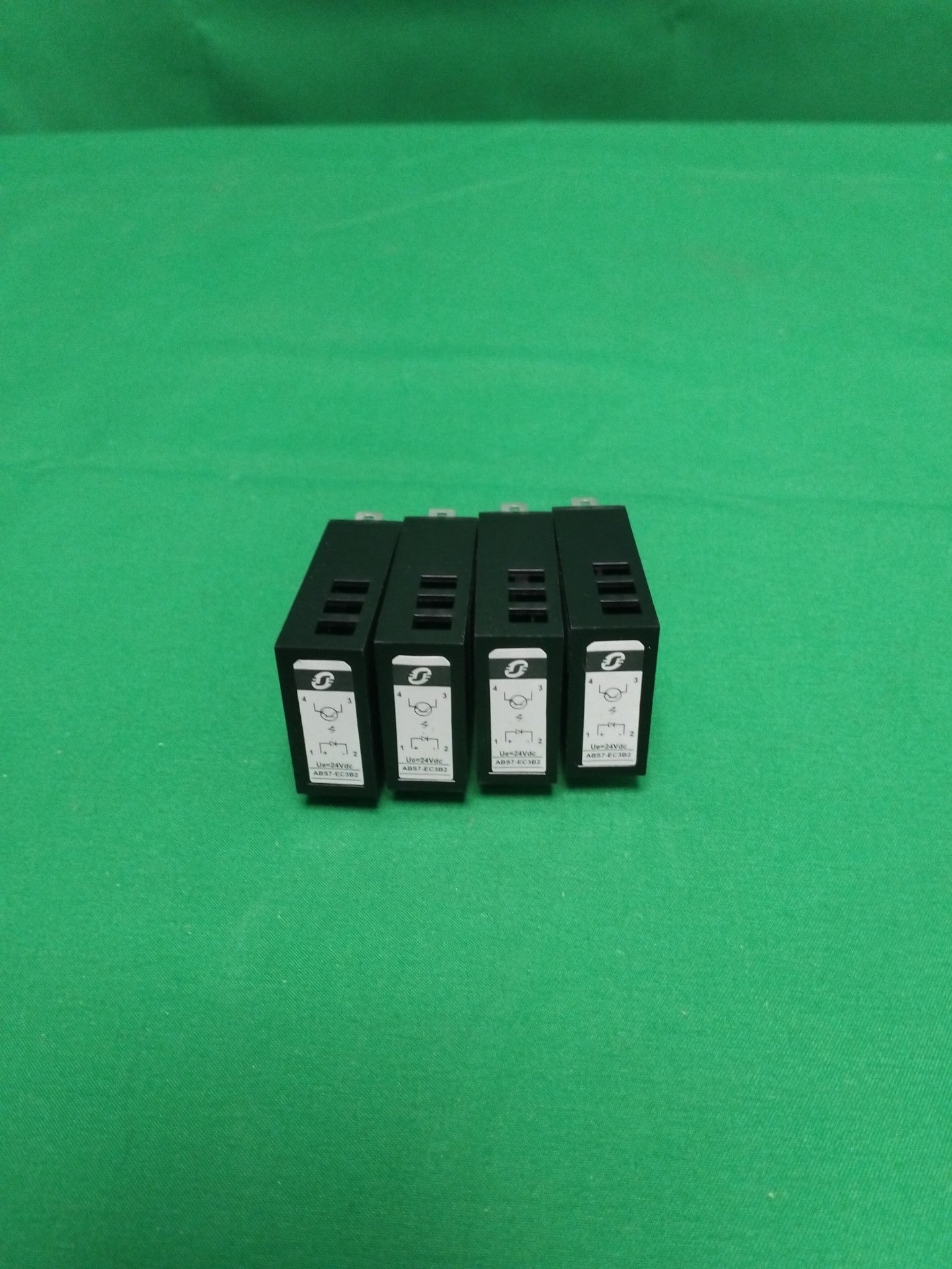 Schneider-Electric ABS7EC3B2 ABS7EC3B2 Bof of 4 units