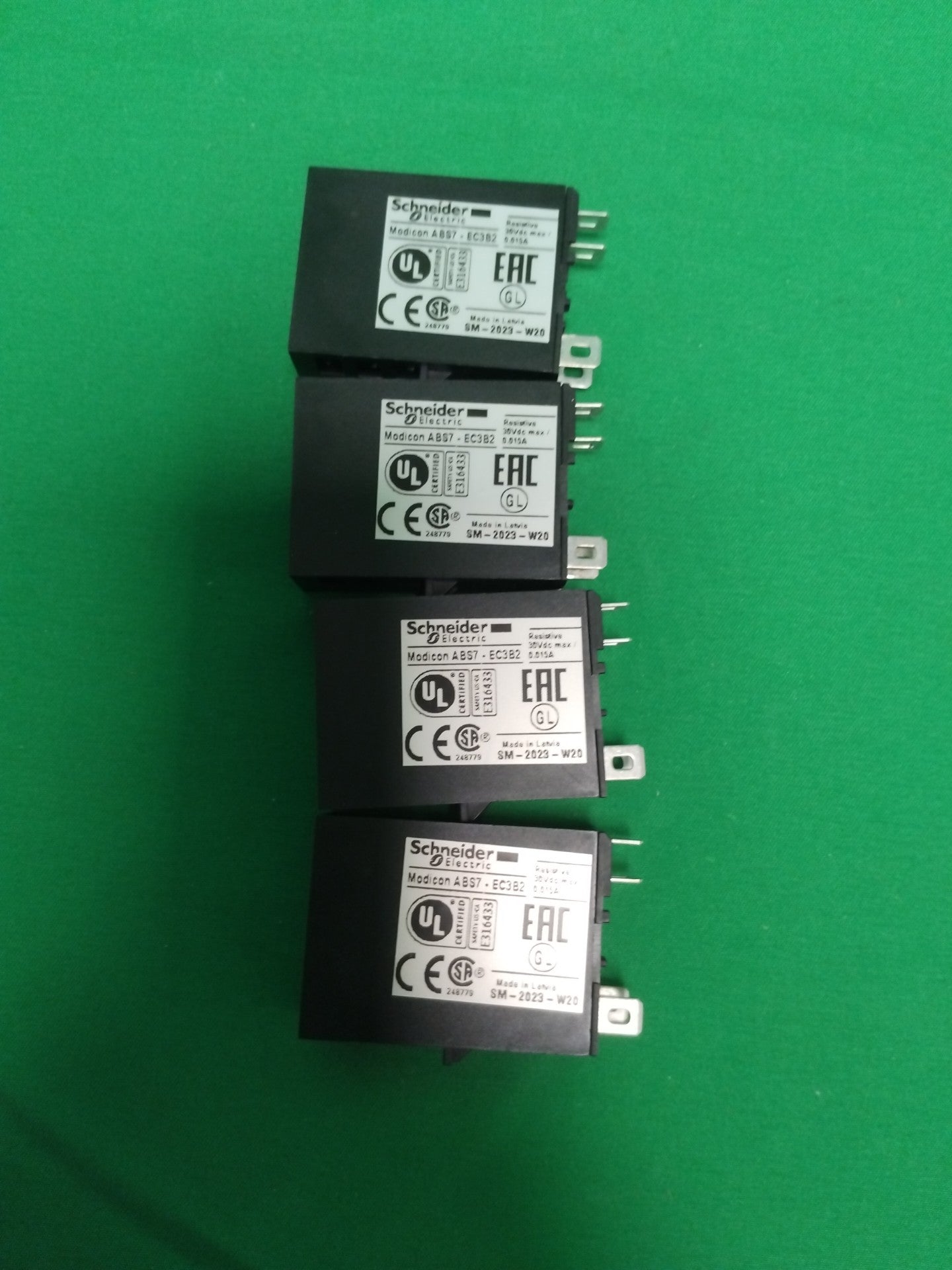 Schneider-Electric ABS7EC3B2 ABS7EC3B2 Bof of 4 units