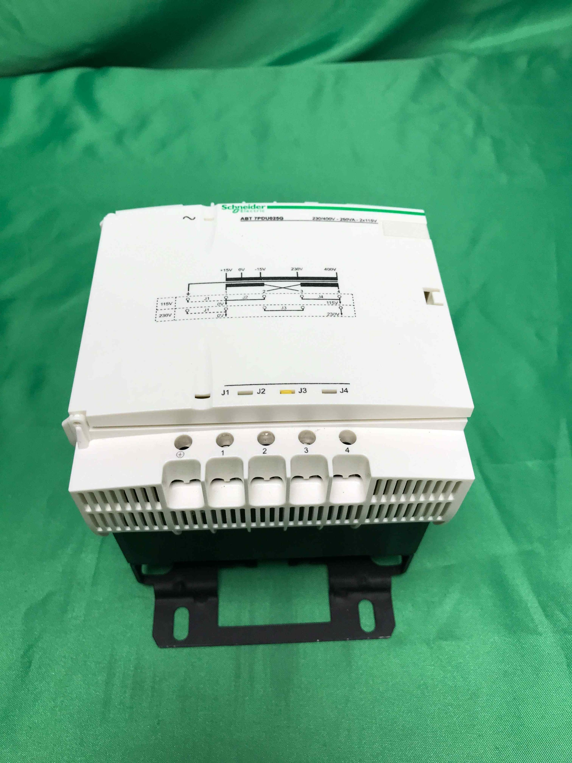 SCHNEIDER ELECTRIC ABT7PDU025G ABT7PDU025G ( 18 months warranty )