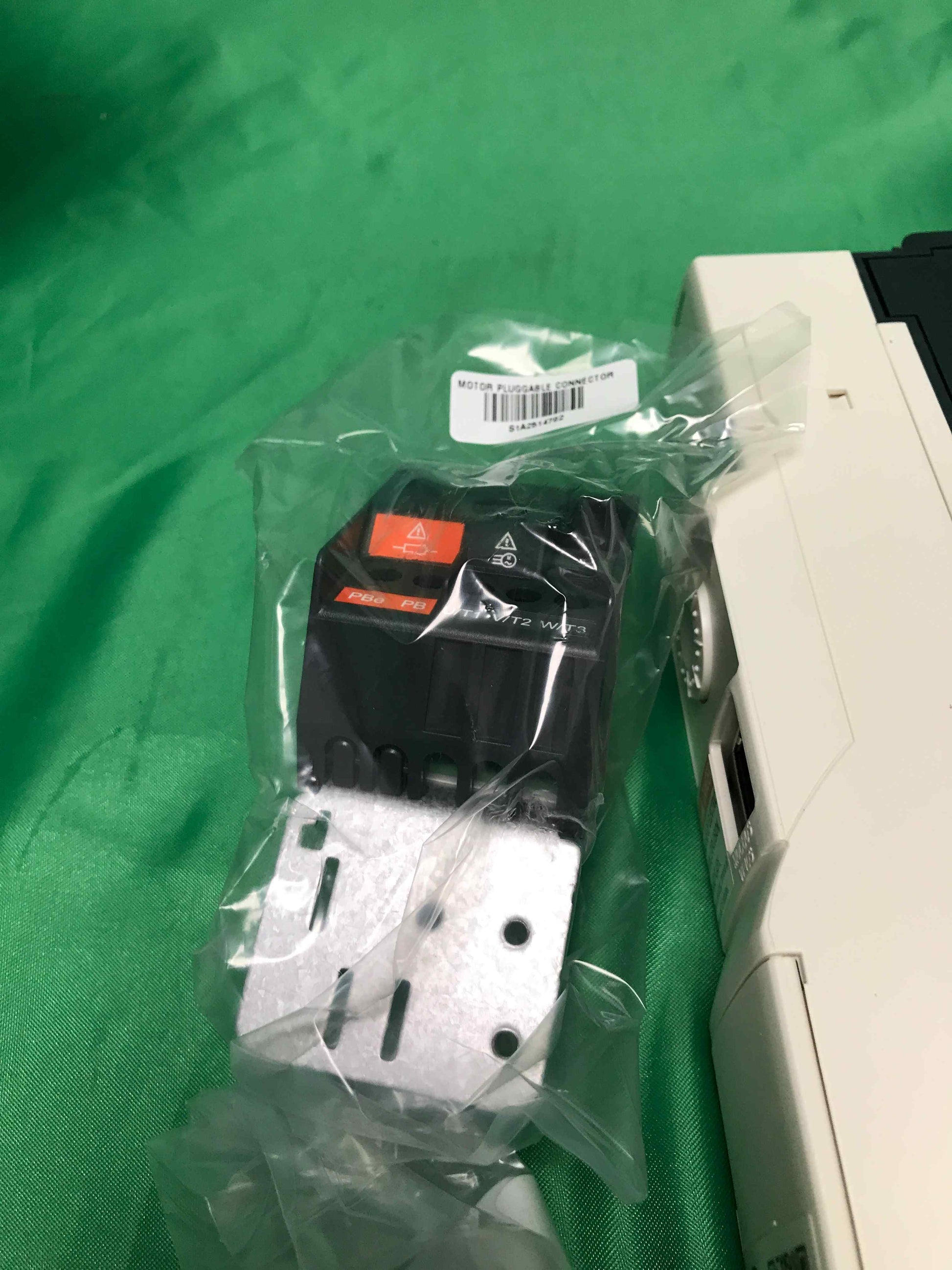 SCHNEIDER ELECTRIC ATV32H055N4 ATV32H055N4 ( 18 months warranty )