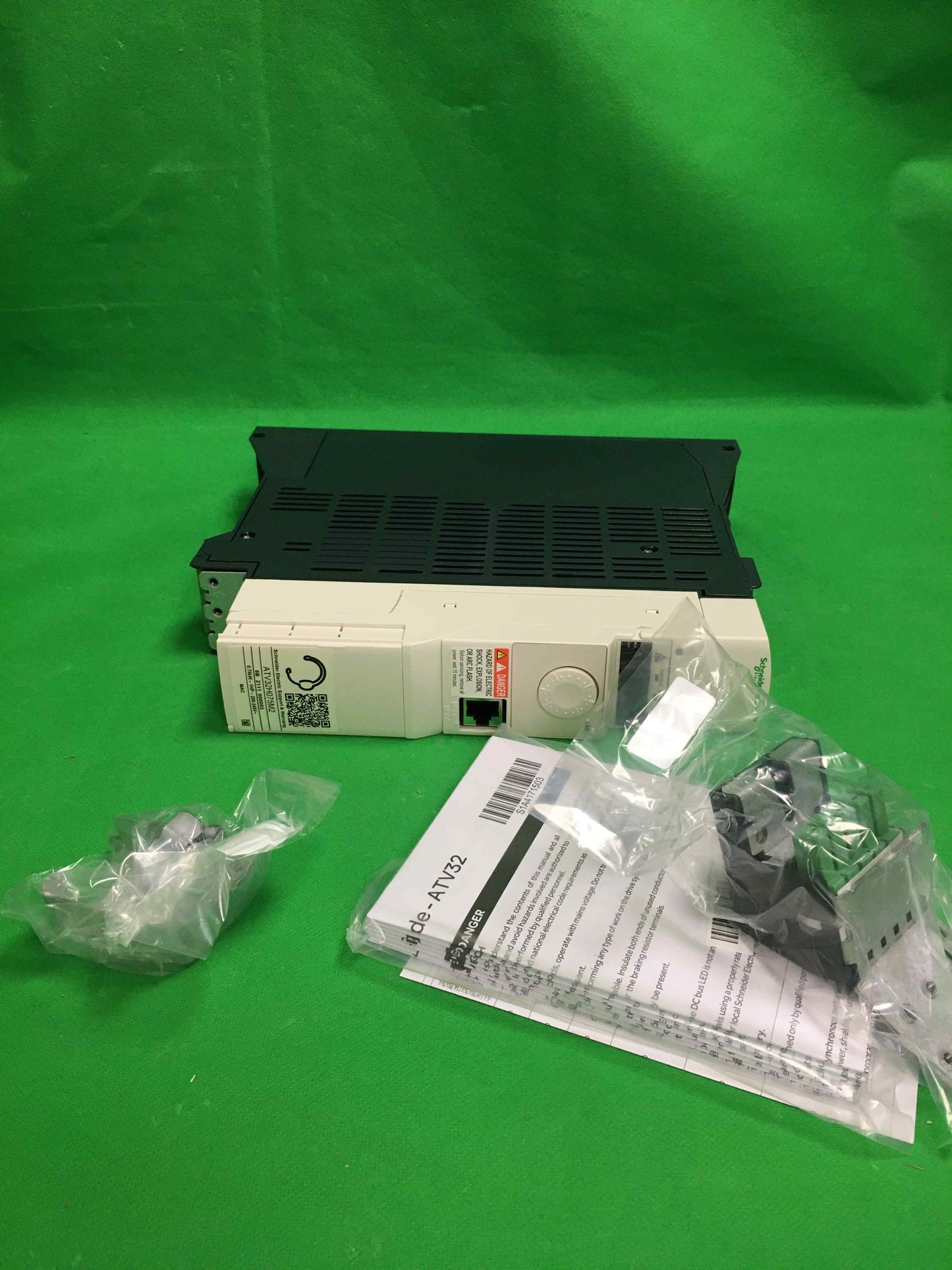 SCHNEIDER ELECTRIC ATV32H075M2 ATV32H075M2 ( 18 months warranty )