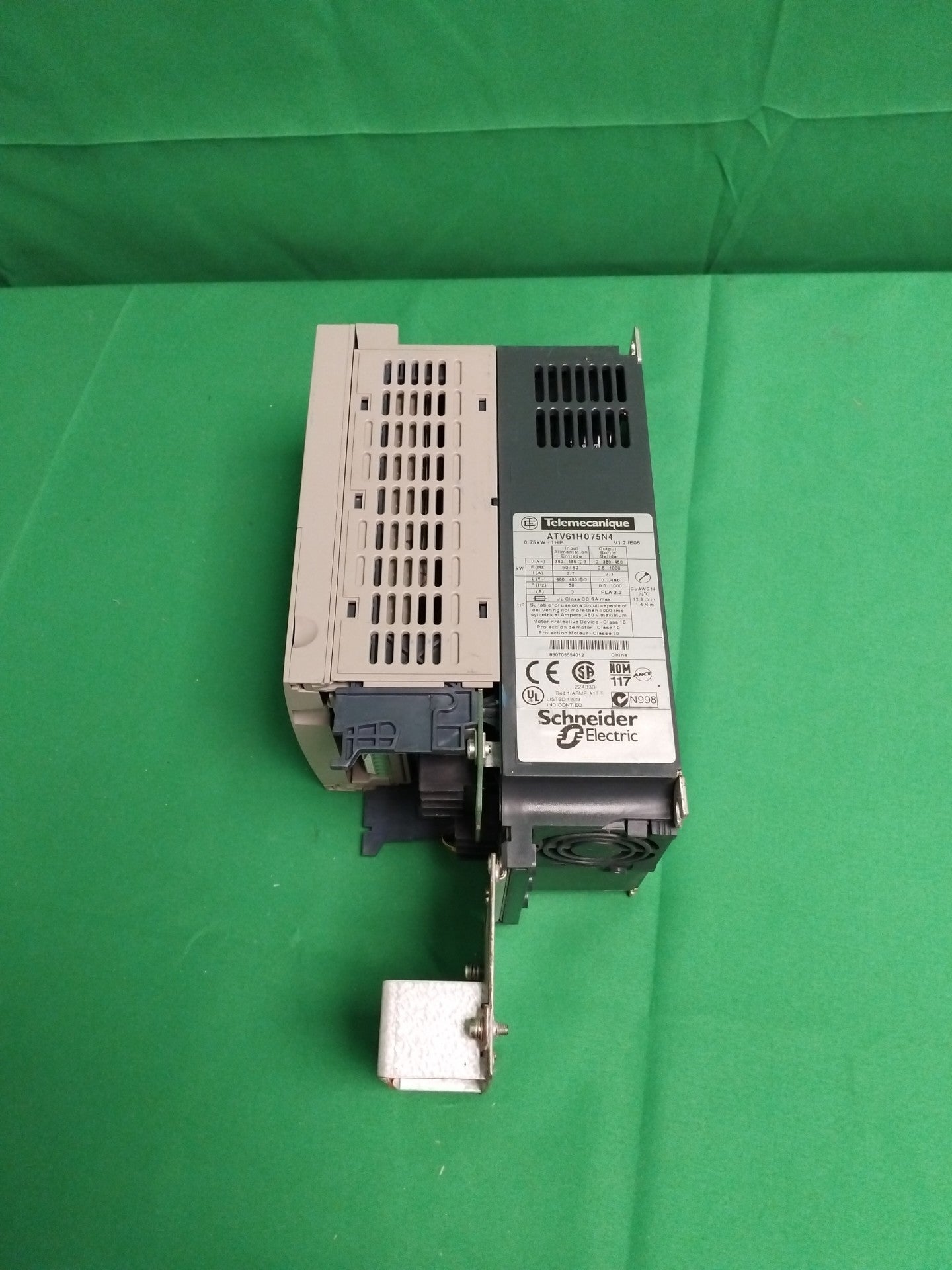 Schneider-Electric ATV61H075N4 ATV61H075N4 Defective