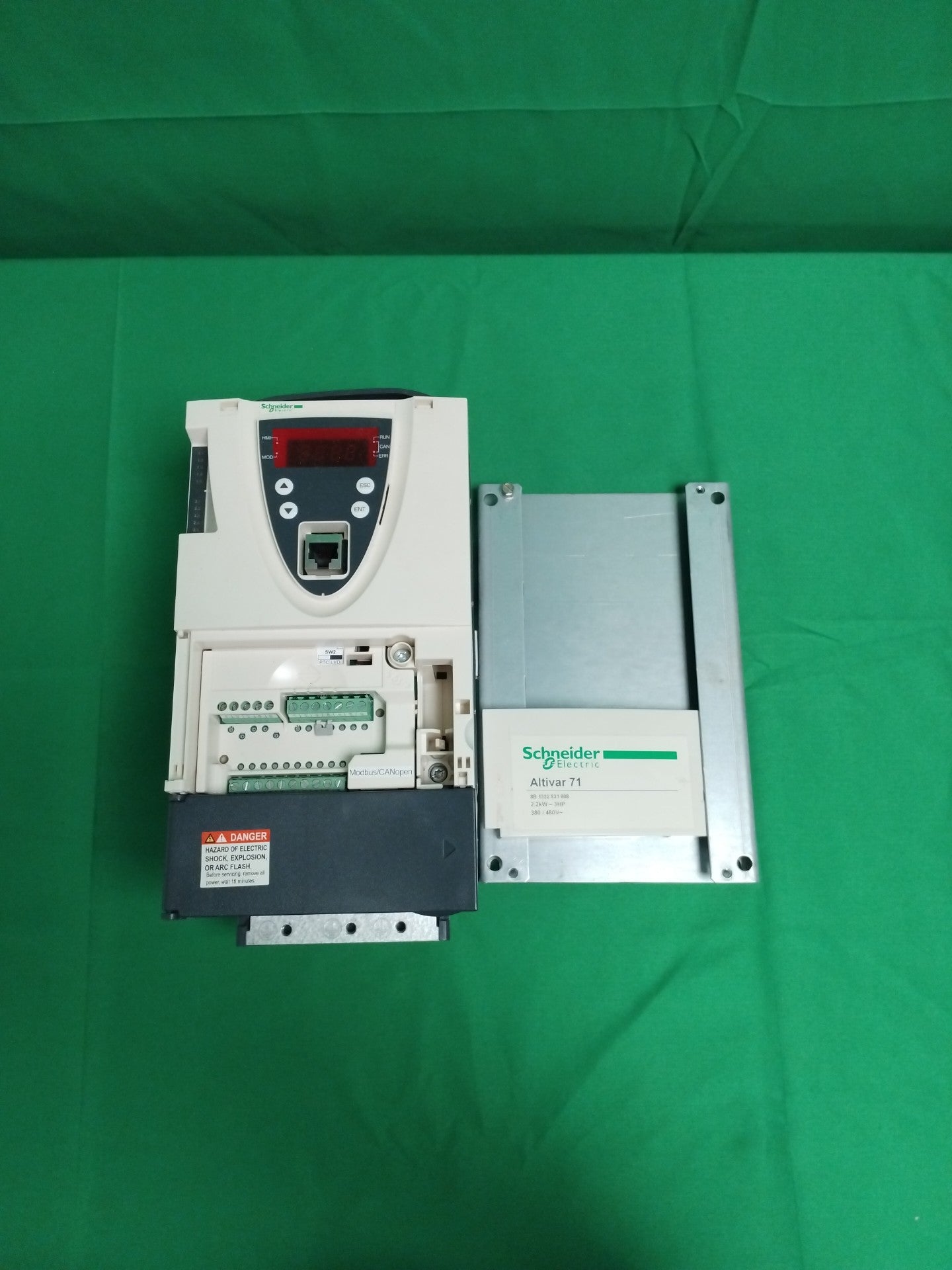 Schneider-Electric ATV71HU22N4 ATV71HU22N4 Defective