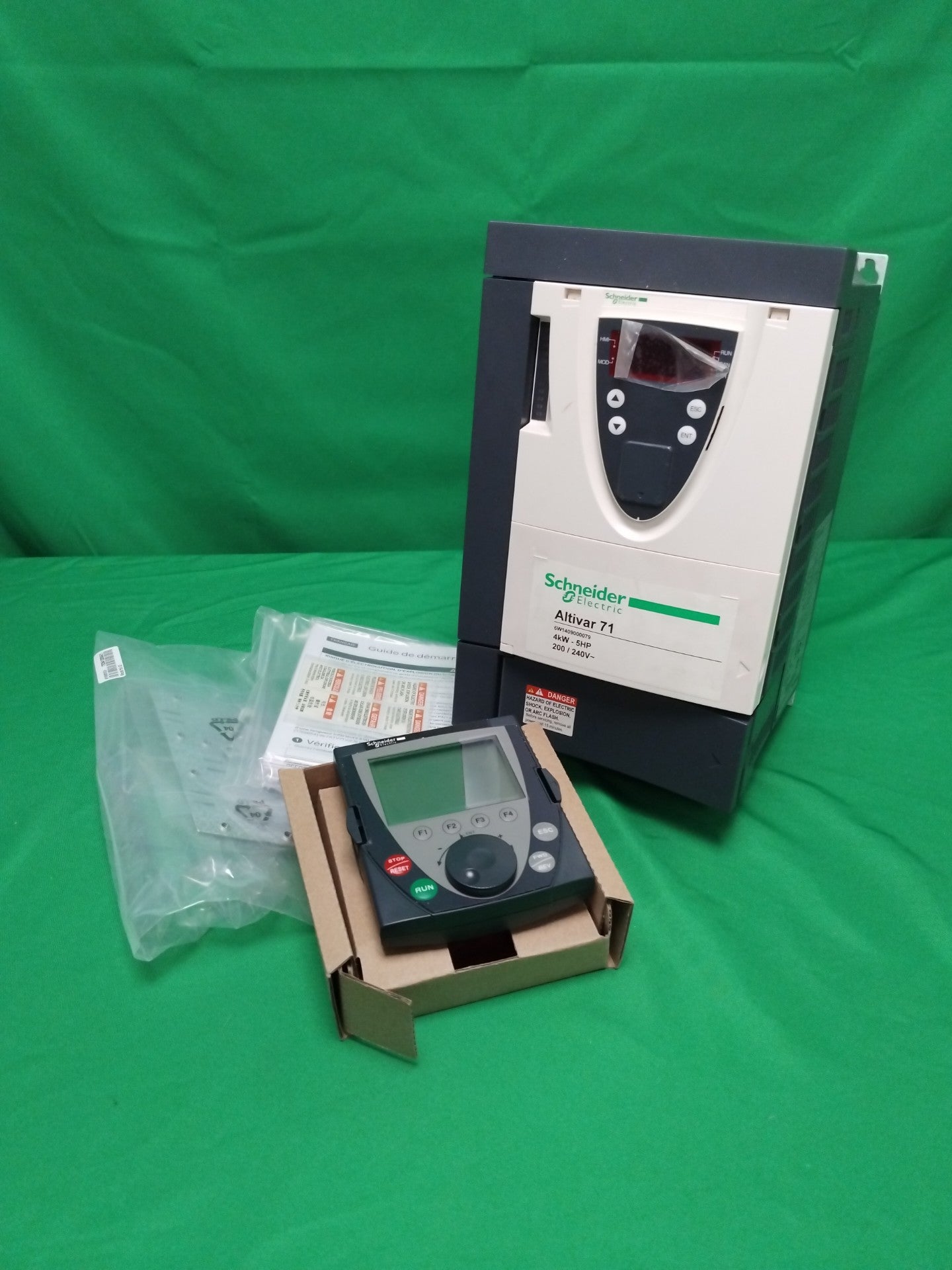 Schneider-Electric ATV71HU40M3383 ATV71HU40M3383 Defective