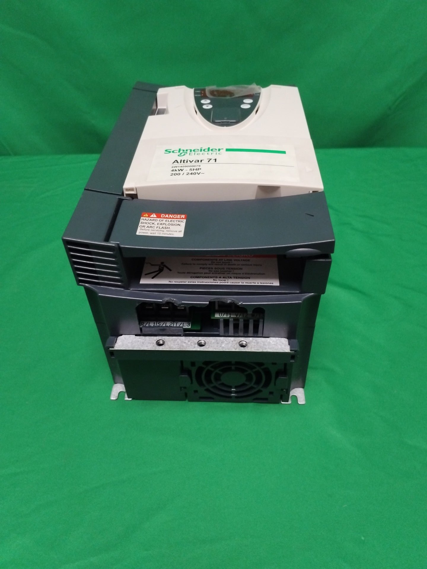 Schneider-Electric ATV71HU40M3383 ATV71HU40M3383 Defective