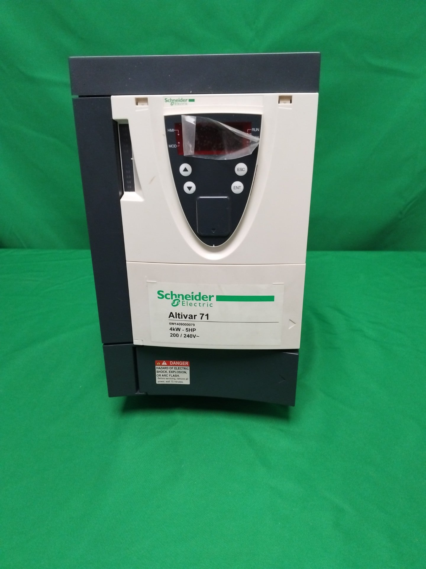 Schneider-Electric ATV71HU40M3383 ATV71HU40M3383 Defective