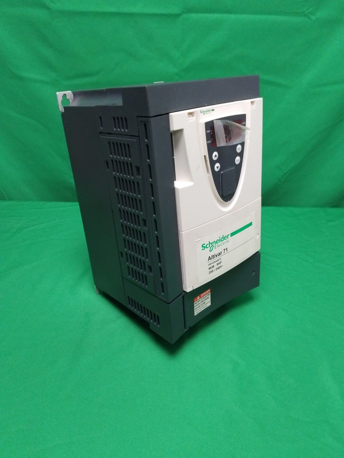 Schneider-Electric ATV71HU40M3383 ATV71HU40M3383 Defective