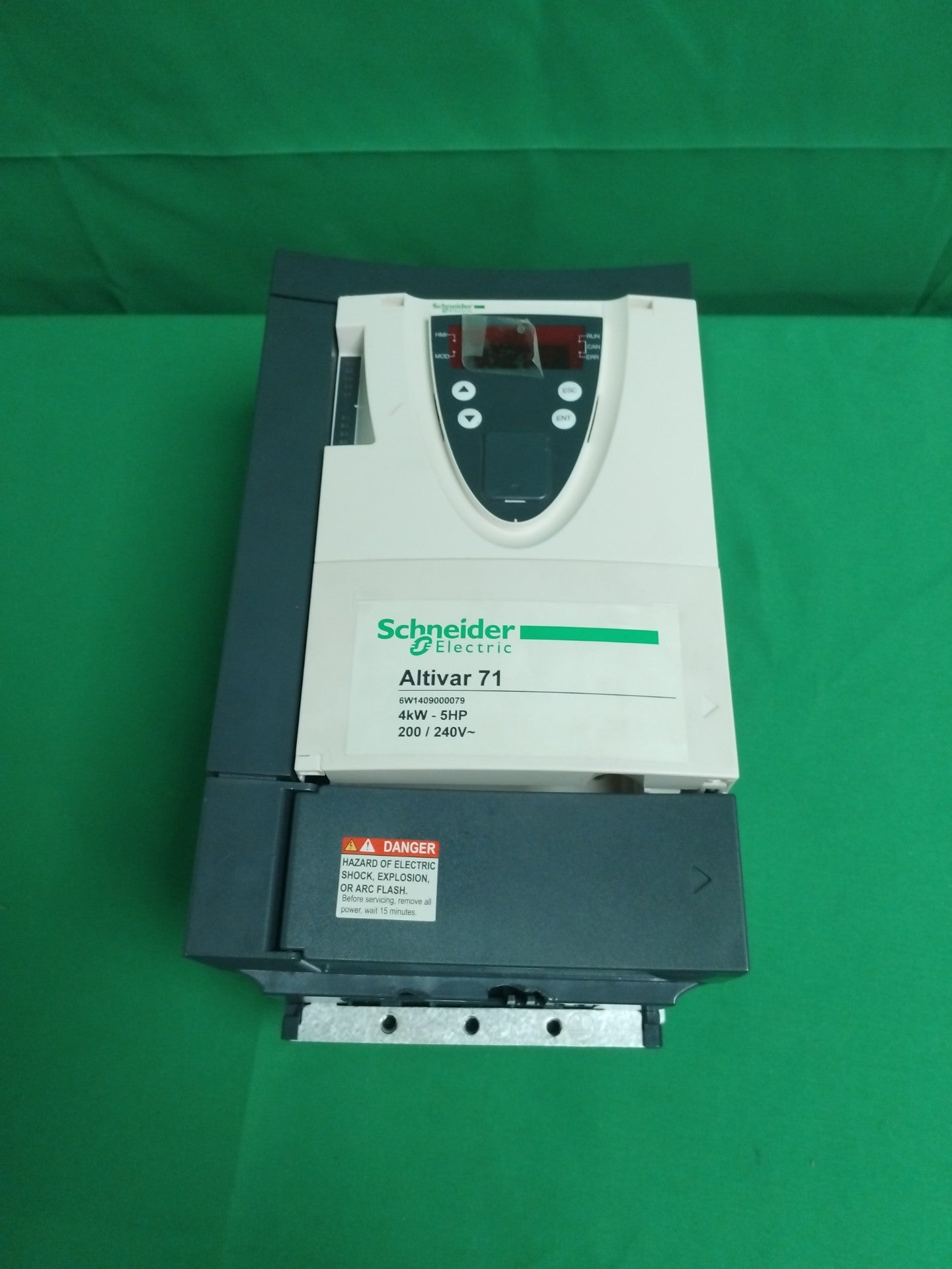 Schneider-Electric ATV71HU40M3383 ATV71HU40M3383 Defective