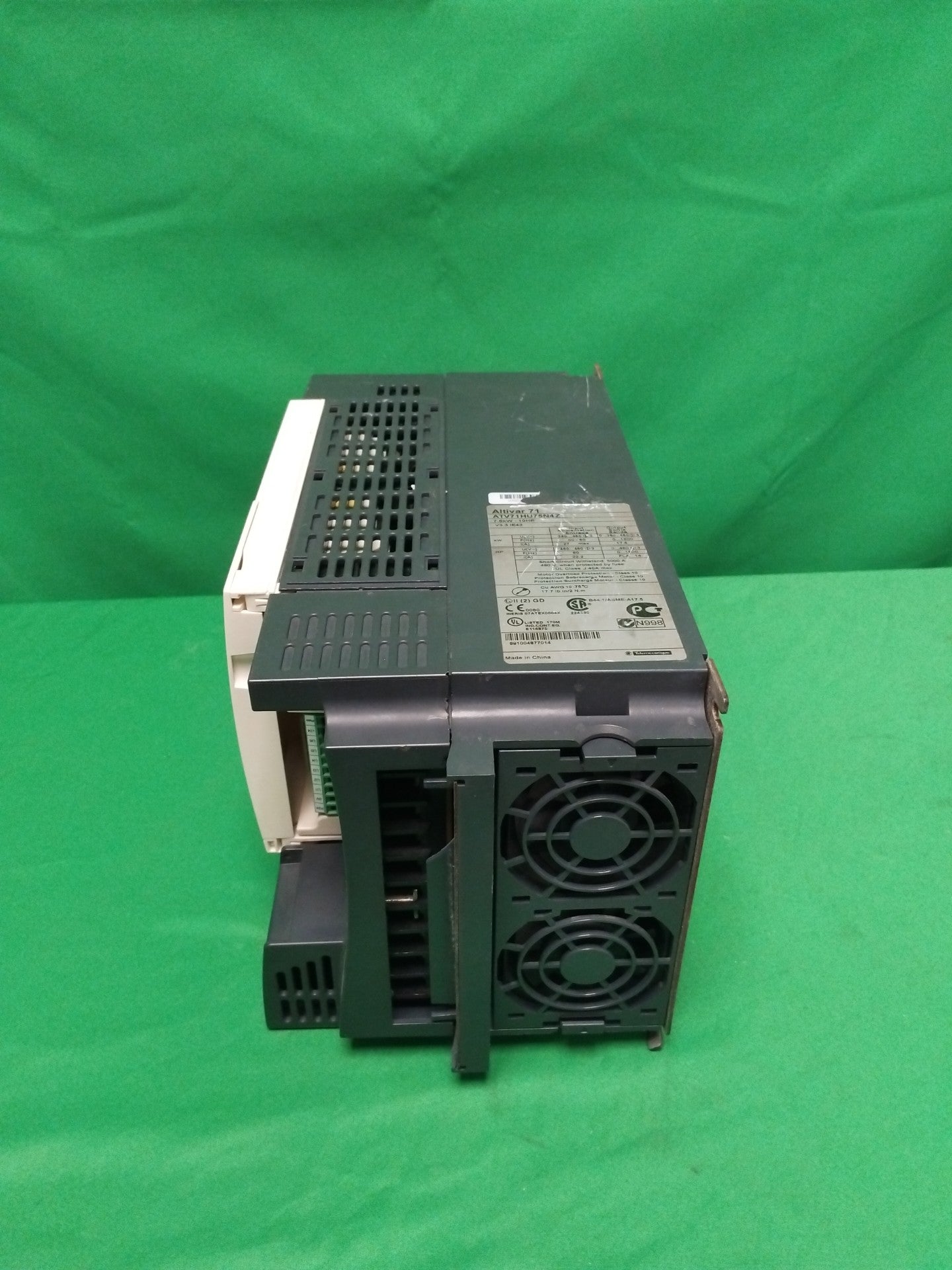 Schneider-Electric ATV71HU75N4Z ATV71HU75N4Z VARIATEUR DE VITESSE ALTIVAR 71