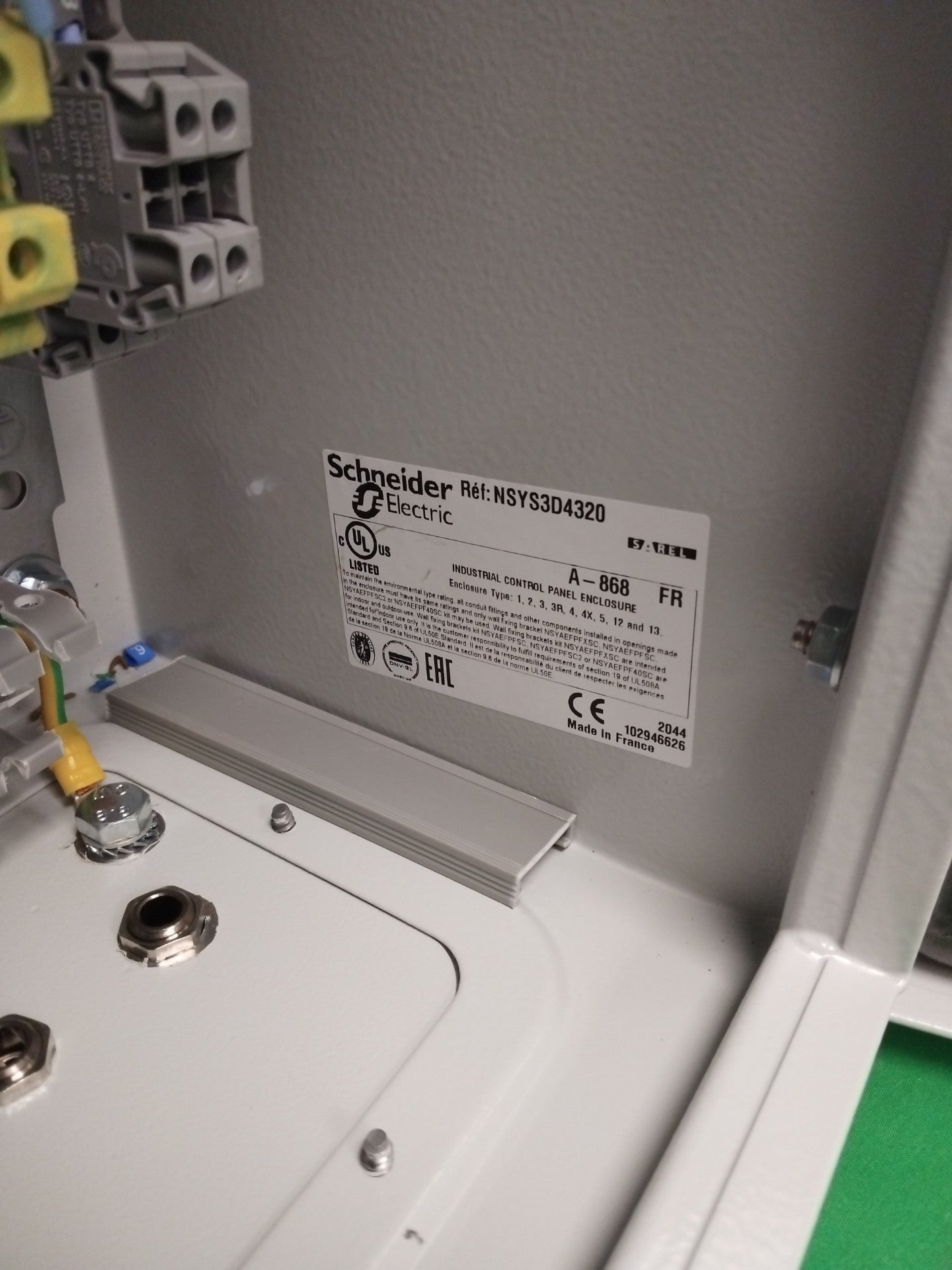 Schneider-Electric NSYS3D4320 NSYS3D4320 COFFRET CABLE