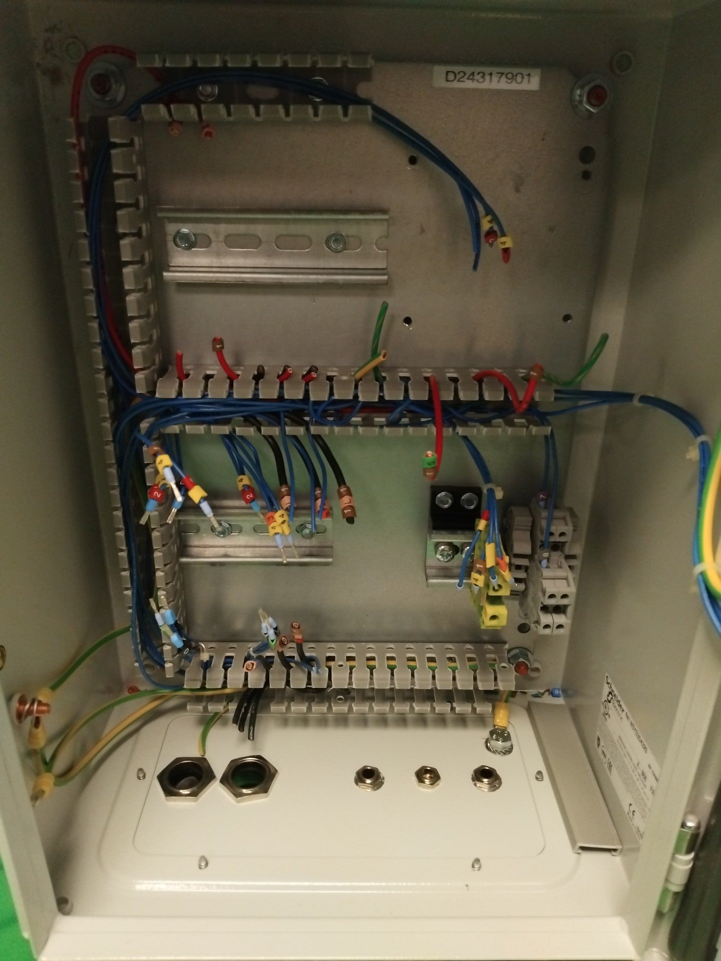 Schneider-Electric NSYS3D4320 NSYS3D4320 COFFRET CABLE