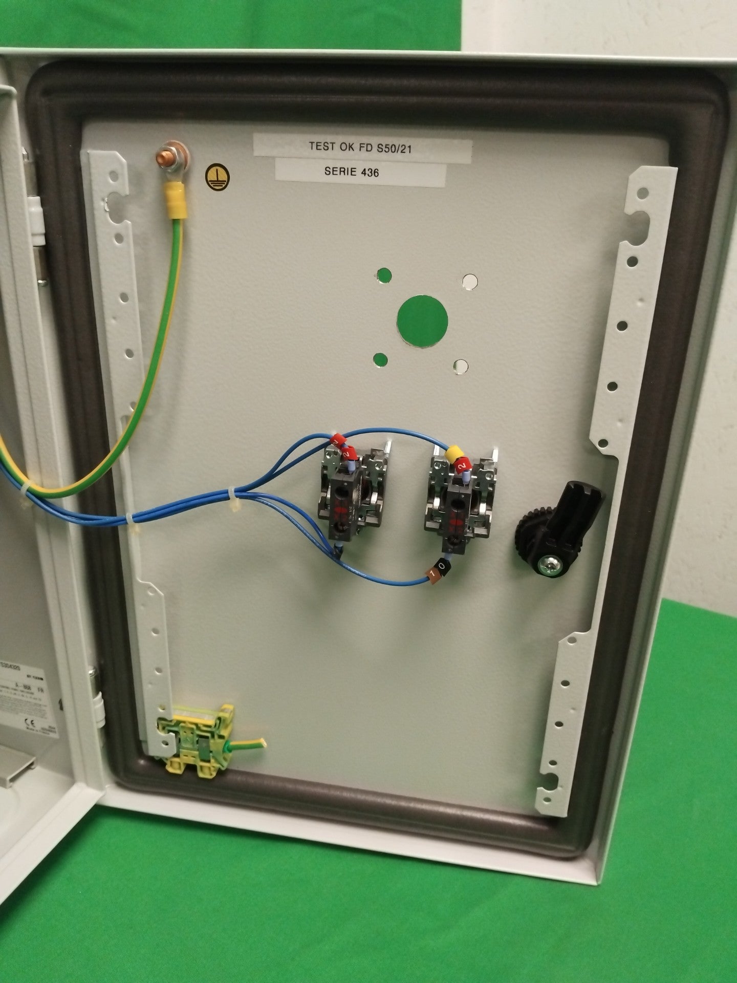 Schneider-Electric NSYS3D4320 NSYS3D4320 COFFRET CABLE