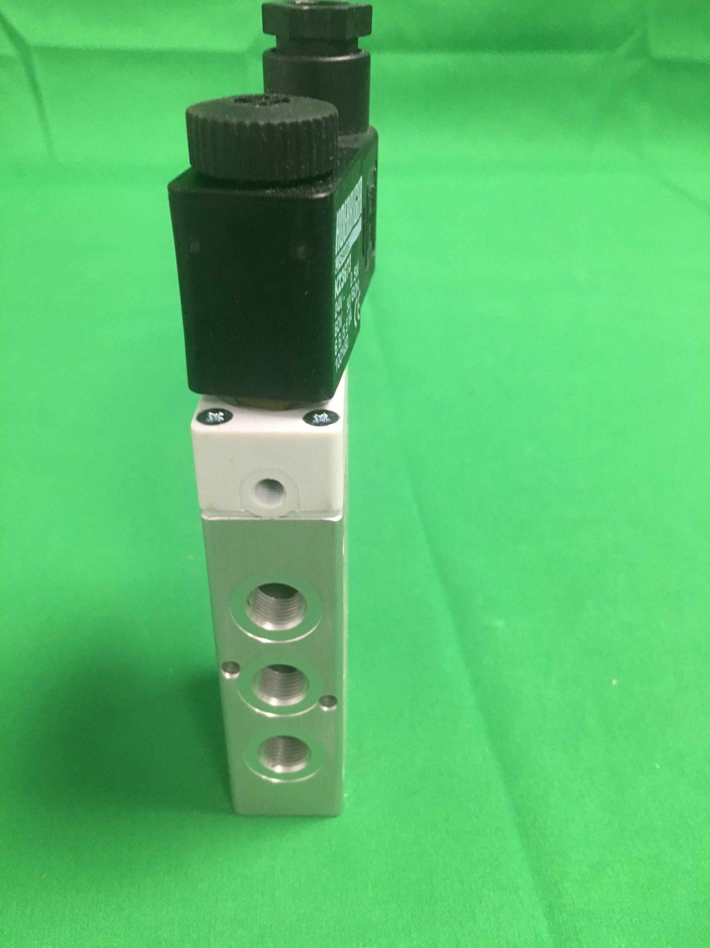 HOERBIGER KZ3673 KZ3673 REF S9581RF-1/8 WITHOUT ORIGINAL PACKAGING