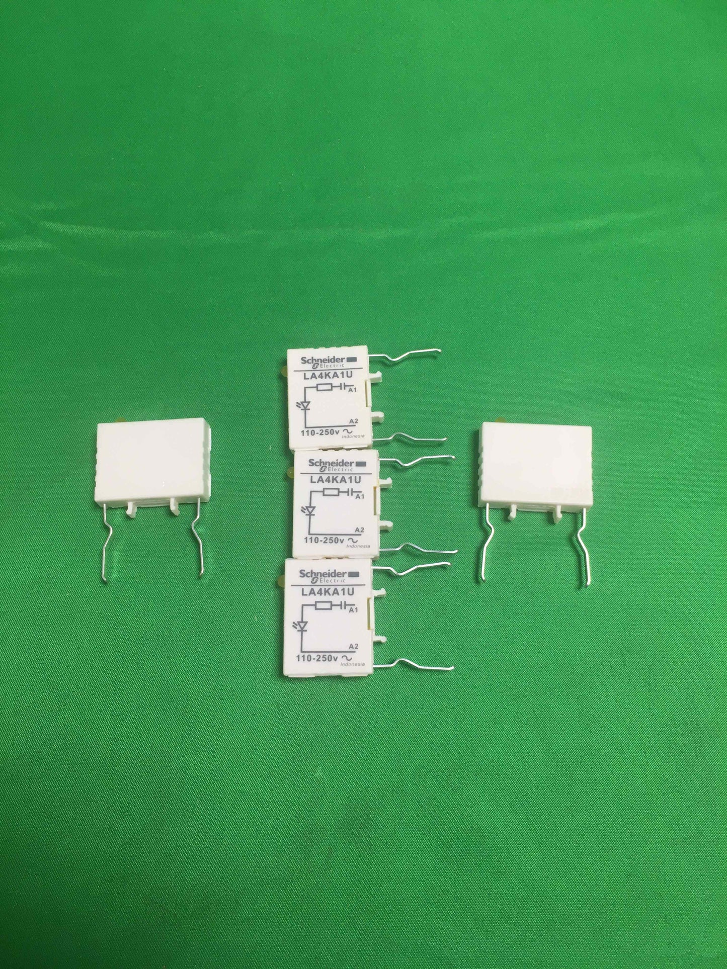 Schneider-Electric LA4KA1U LA4KA1U 5 UNITS