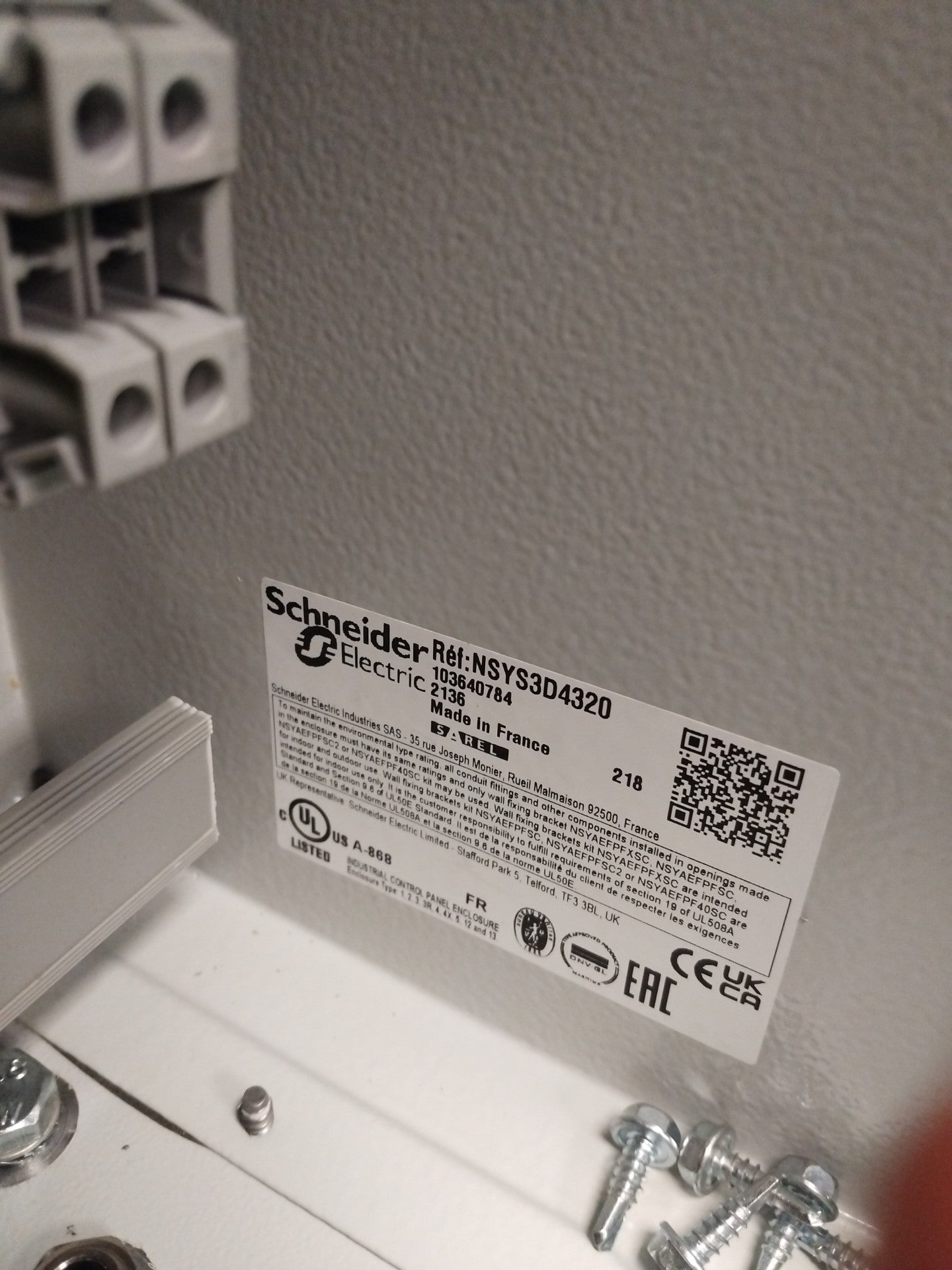 Schneider-Electric NSYS3D4320 NSYS3D4320 COFFRET CABLE SANS LA CLE