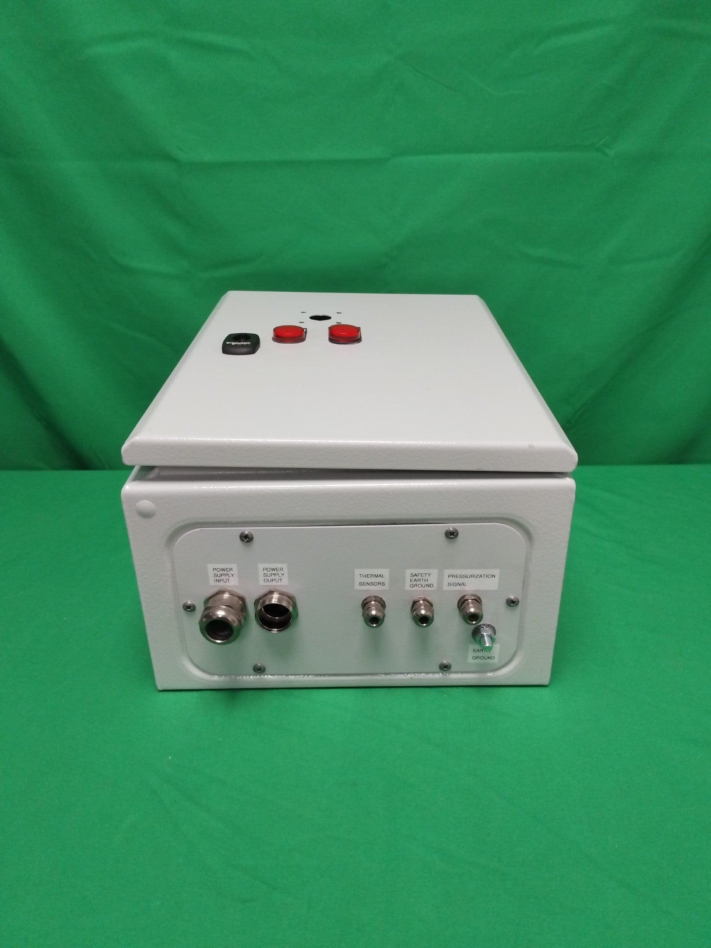 Schneider-Electric NSYS3D4320 NSYS3D4320 COFFRET CABLE SANS LA CLE