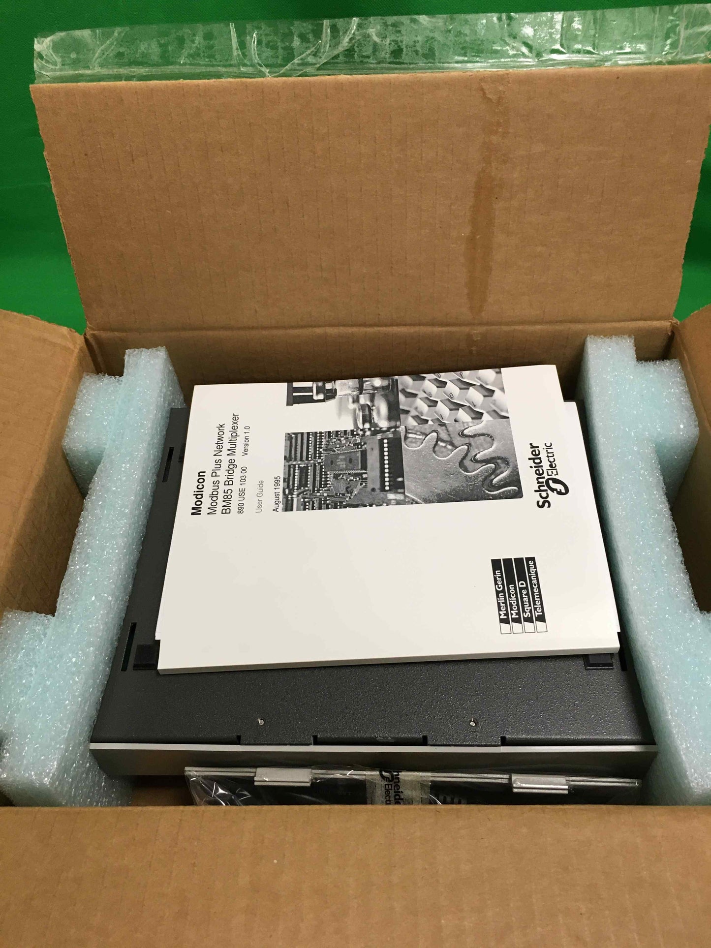 Schneider Electric-NW-BM85C002/NWBM85C002