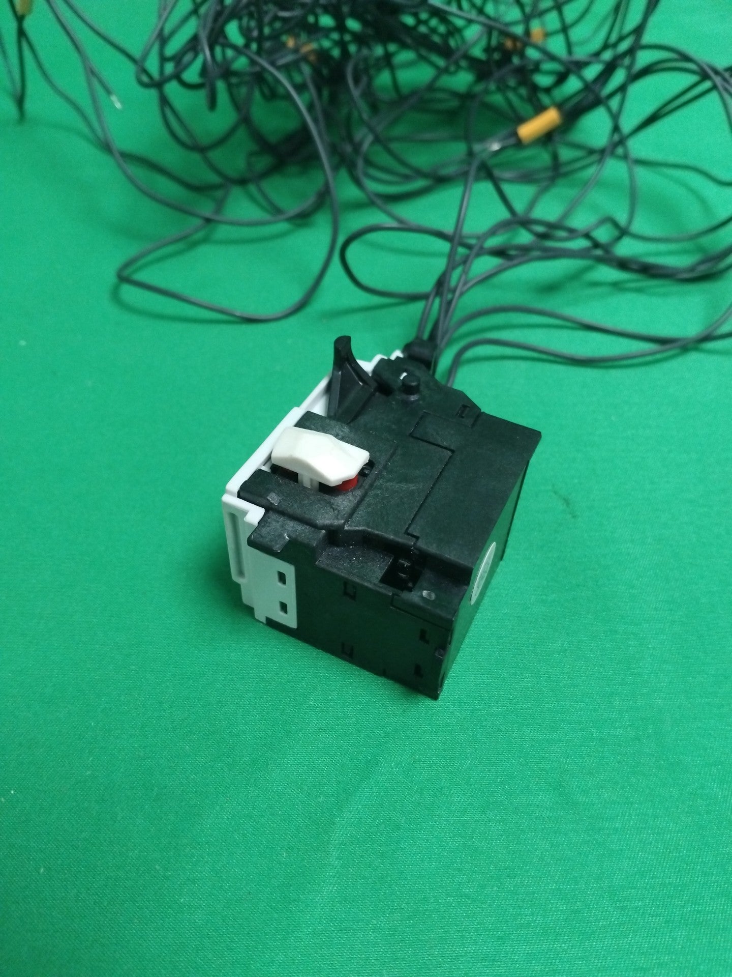 Schneider-Electric NZM1-XUHIV20L NZM1XUHIV20L Defective