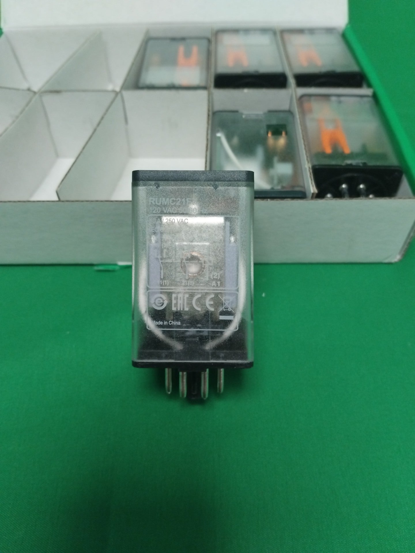 Schneider-Electric RUMC21F7 RUMC21F7 Box of 10 units