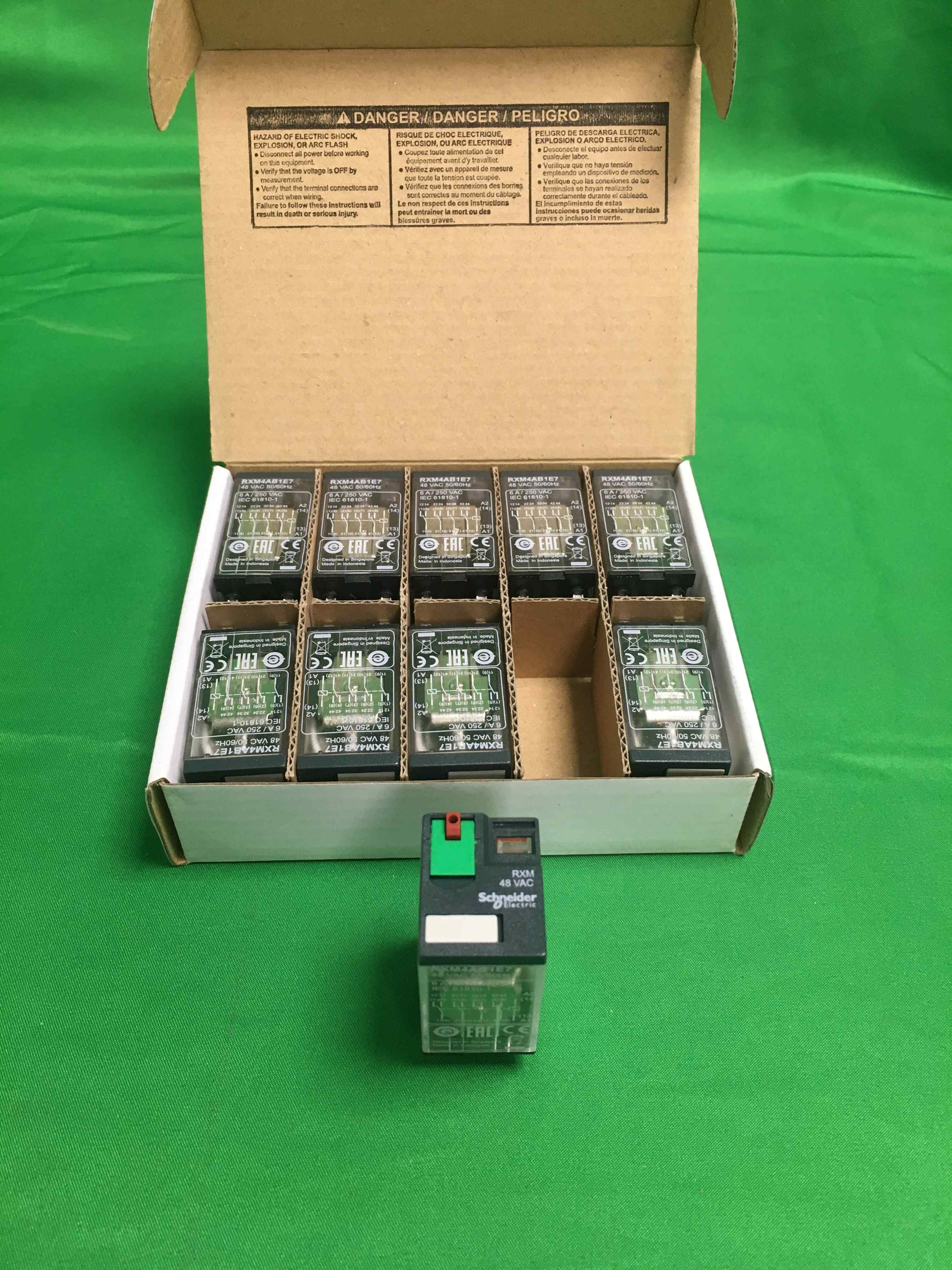 Schneider-Electric RXM4AB1E7 NEW RXM4AB1E7 4 UNITS