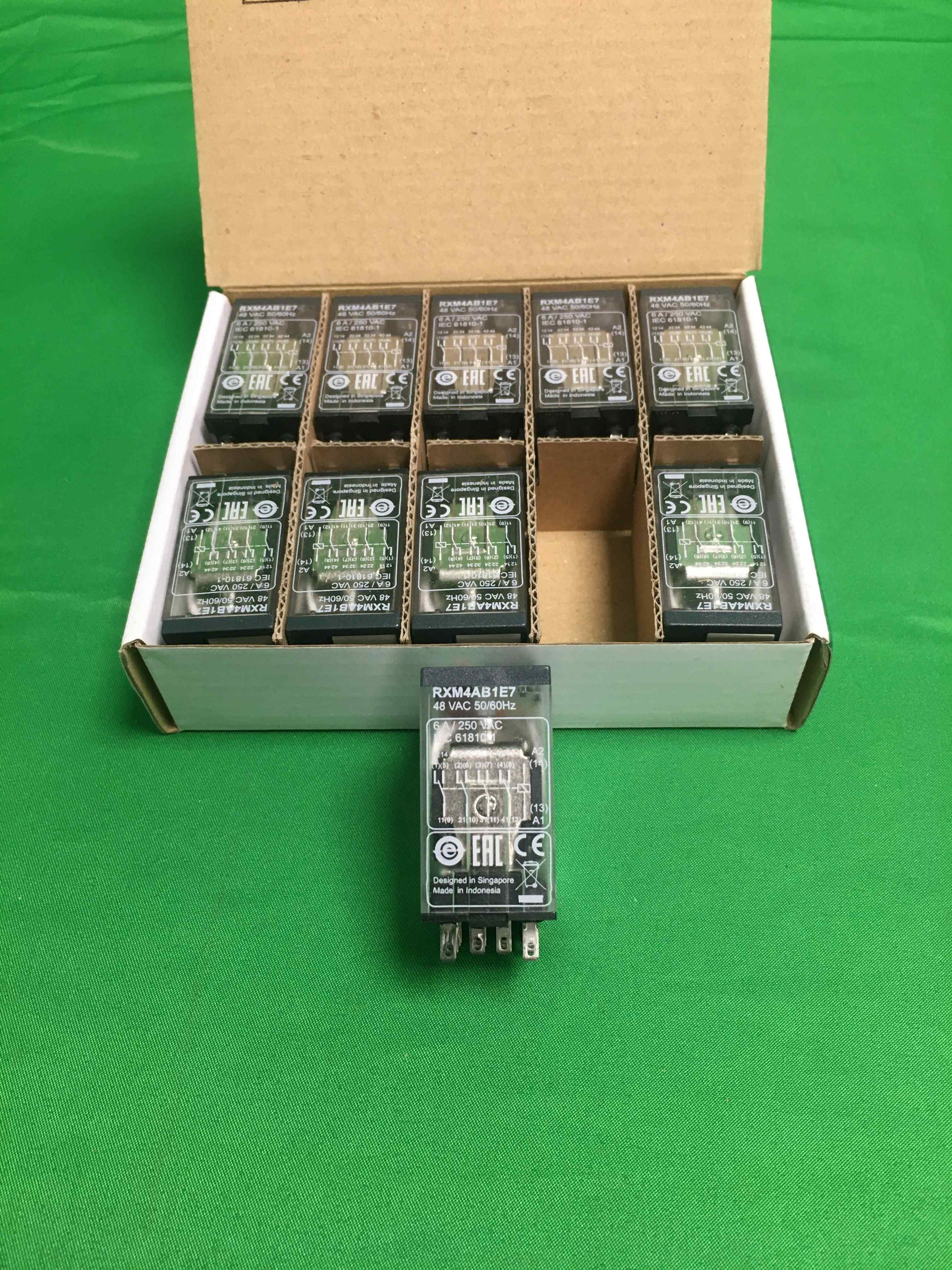 Schneider-Electric RXM4AB1E7 NEW RXM4AB1E7 4 UNITS