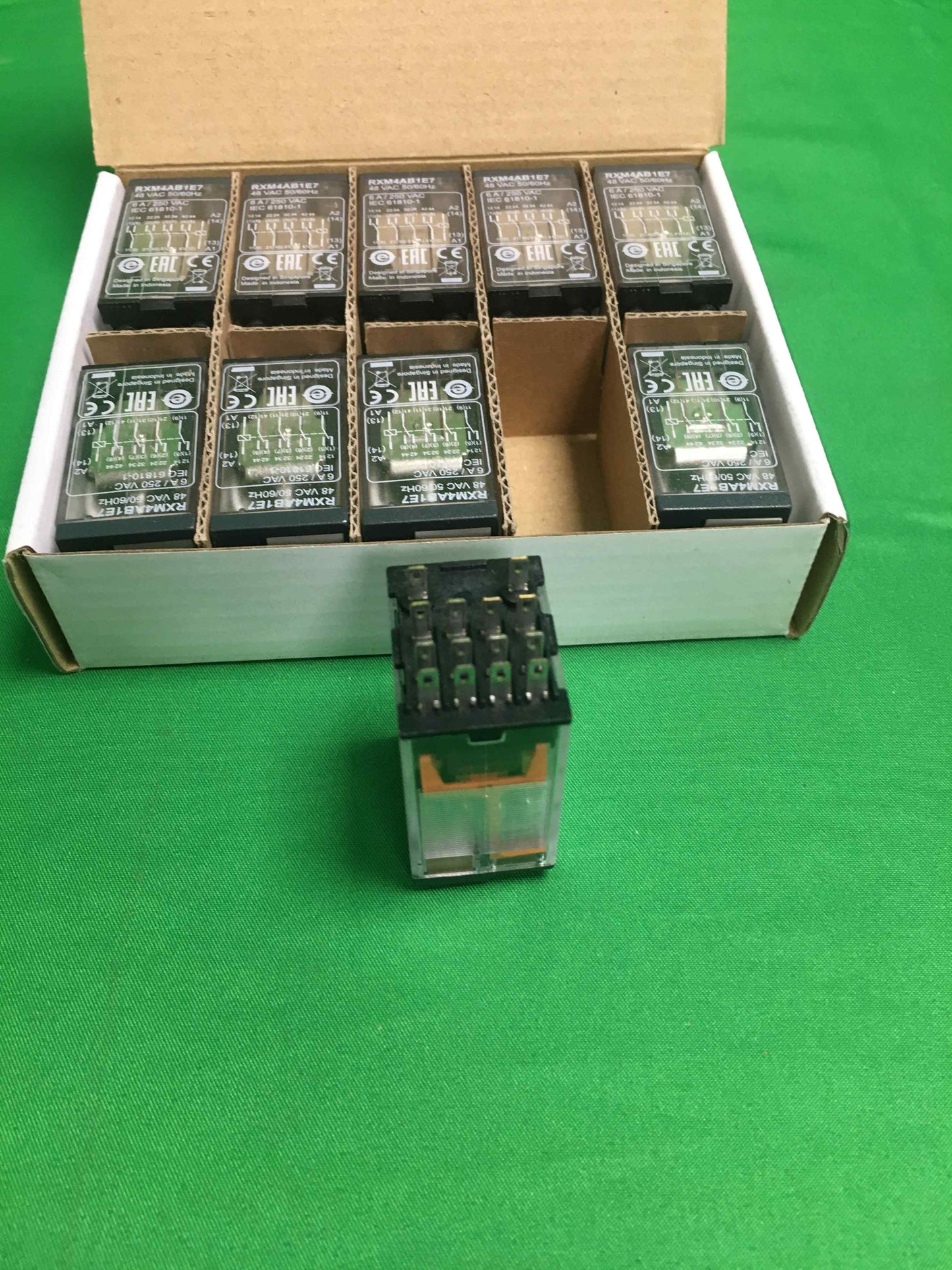 Schneider-Electric RXM4AB1E7 NEW RXM4AB1E7 4 UNITS