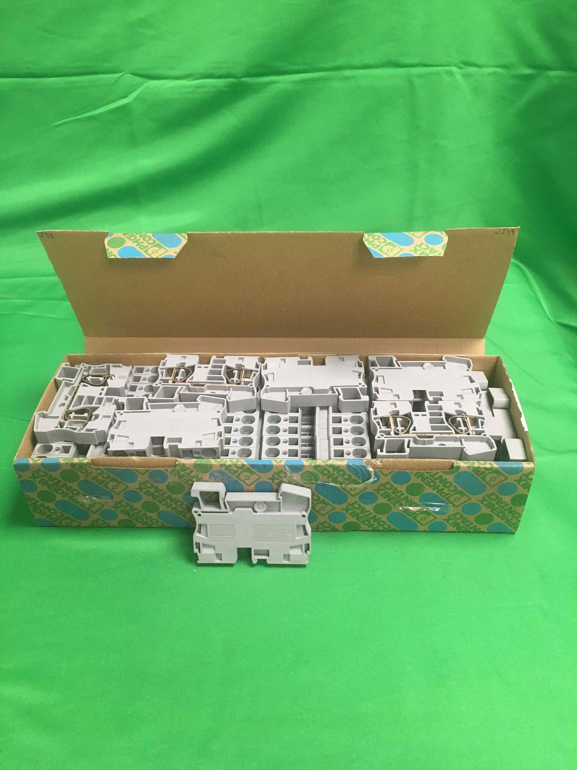 PHOENIX CONTACT ST 10 ST10 OPEN BOX ST 10 ORDER NO: 30 36 11 0 BOX OF 10 UNITS