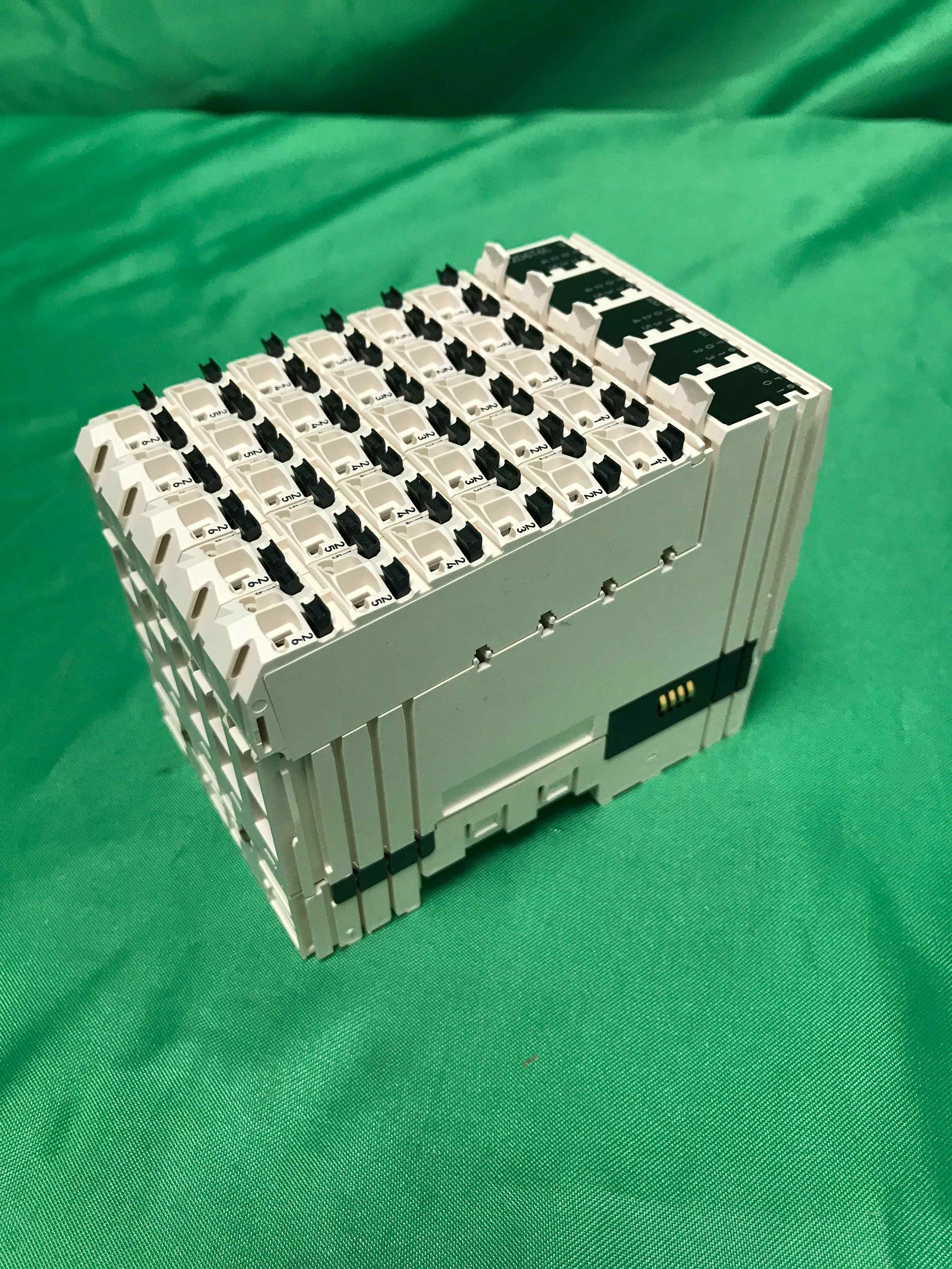 Schneider Electric-TM5C12D6T6L/TM5C12D6T6L