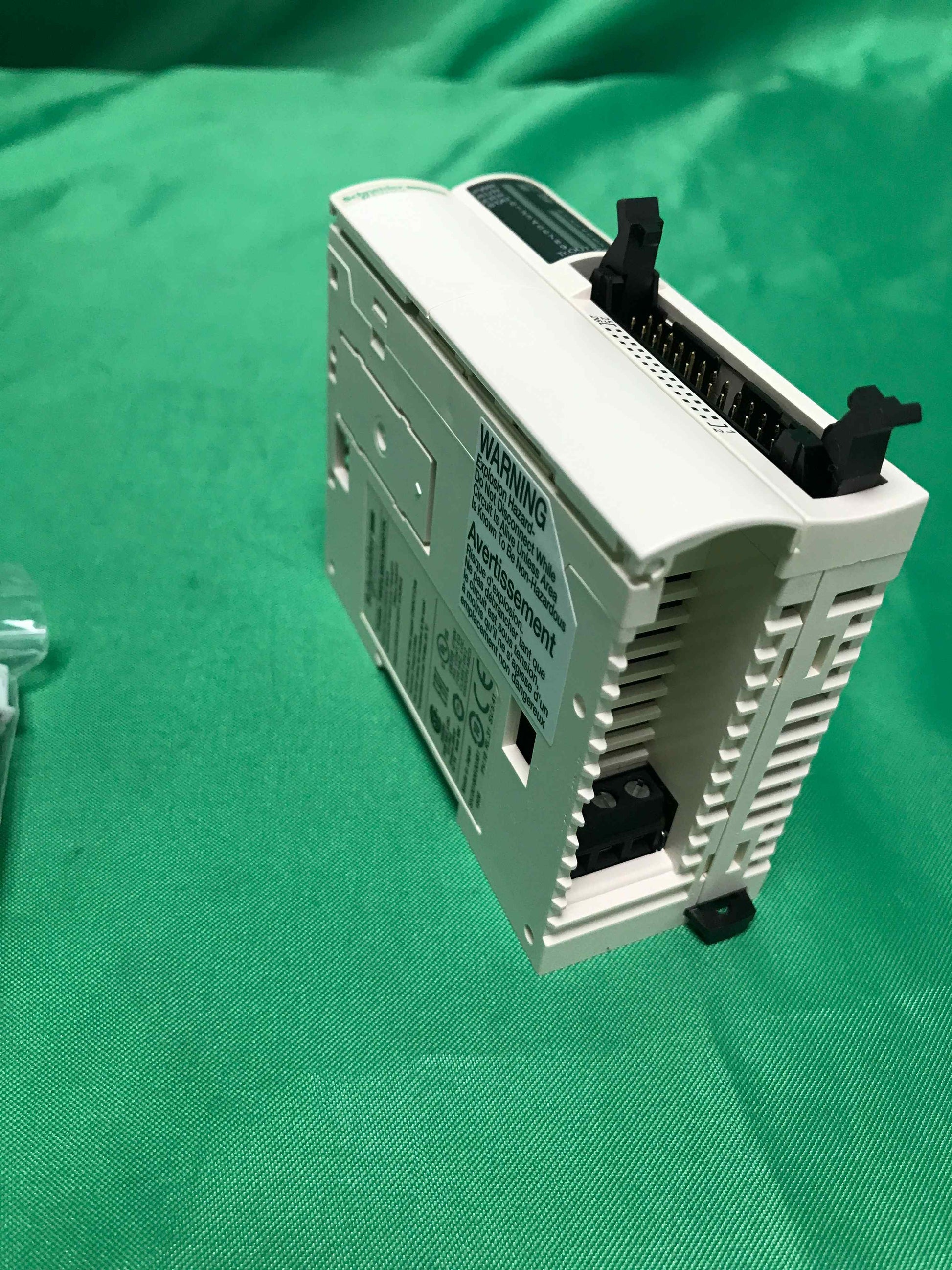 SCHNEIDER ELECTRIC TWDLMDA20DTK TWDLMDA20DTK ( 18 months warranty )