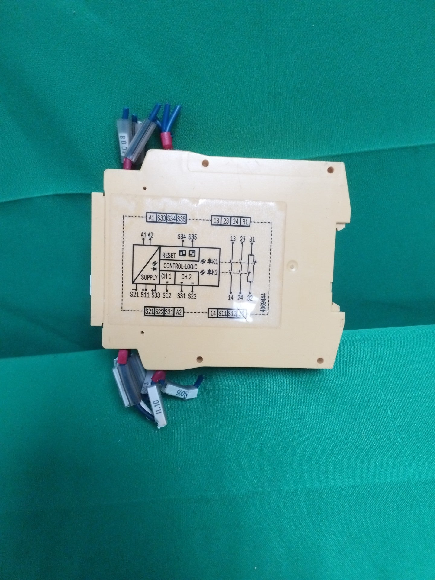 SICK UE48-20S3D2 UE4820S3D2 SAFETY RELAY