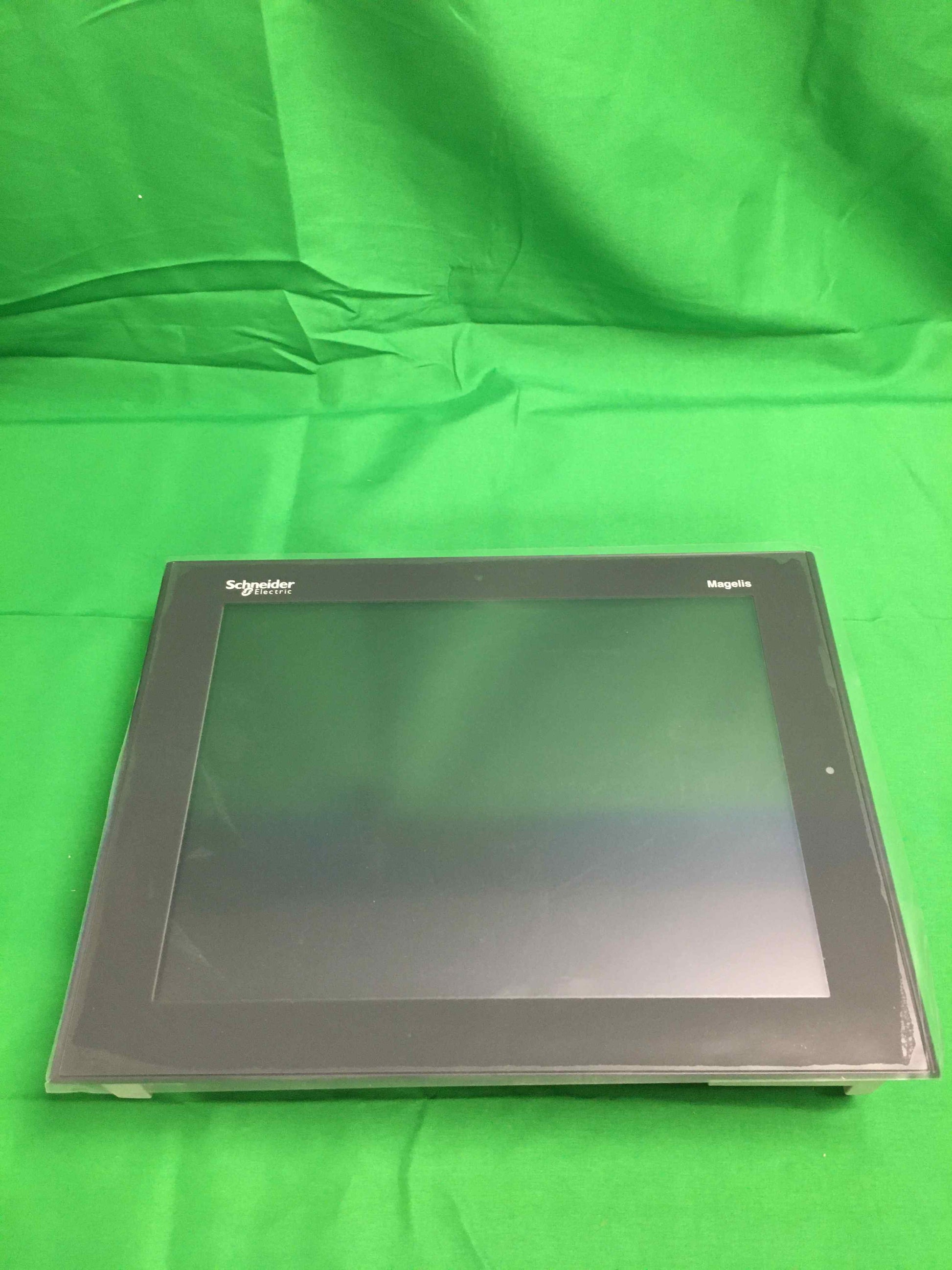 SCHNEIDER ELECTRIC XBTGT6340R XBTGT6340 ( 18 months warranty )