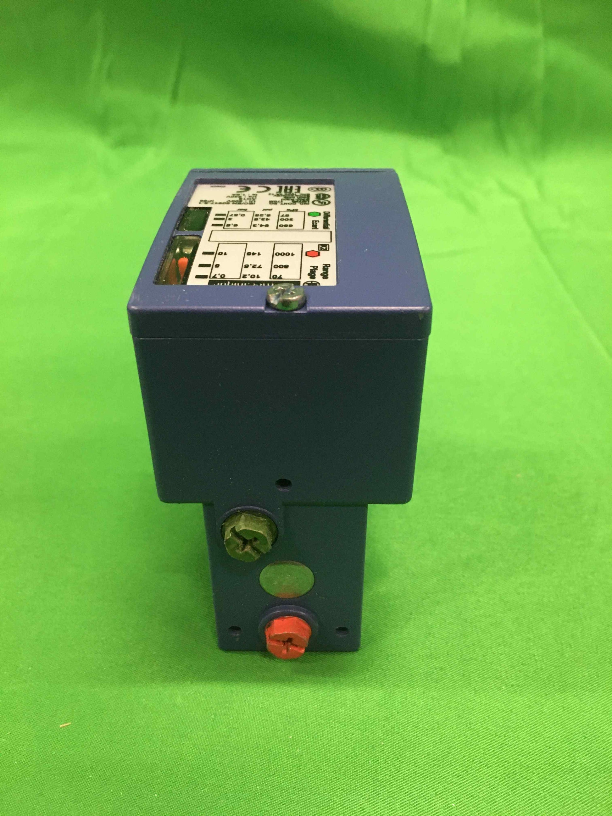 Telemecanique XMLC010B2S12