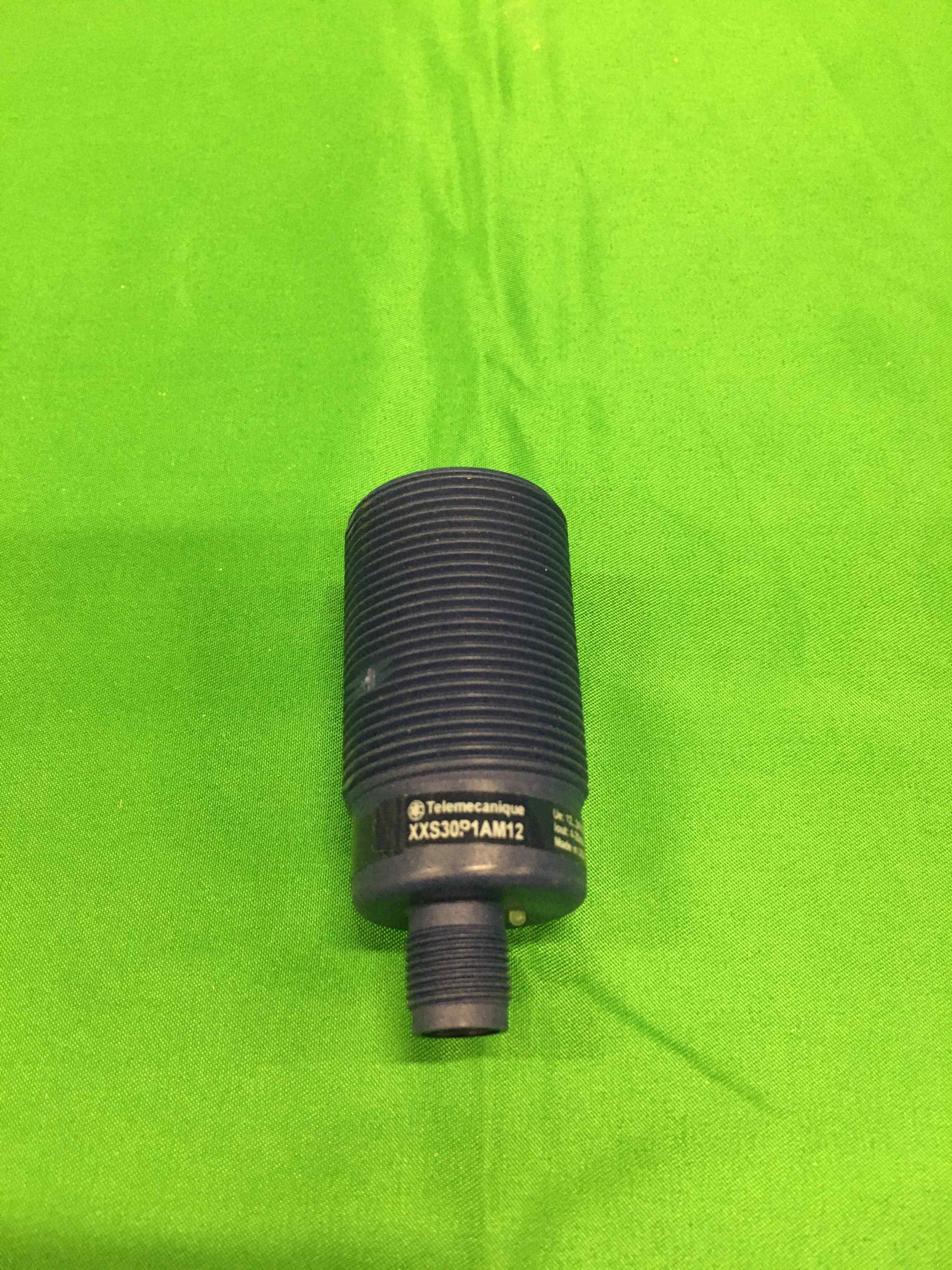 Telemecanique XXS30P1AM12