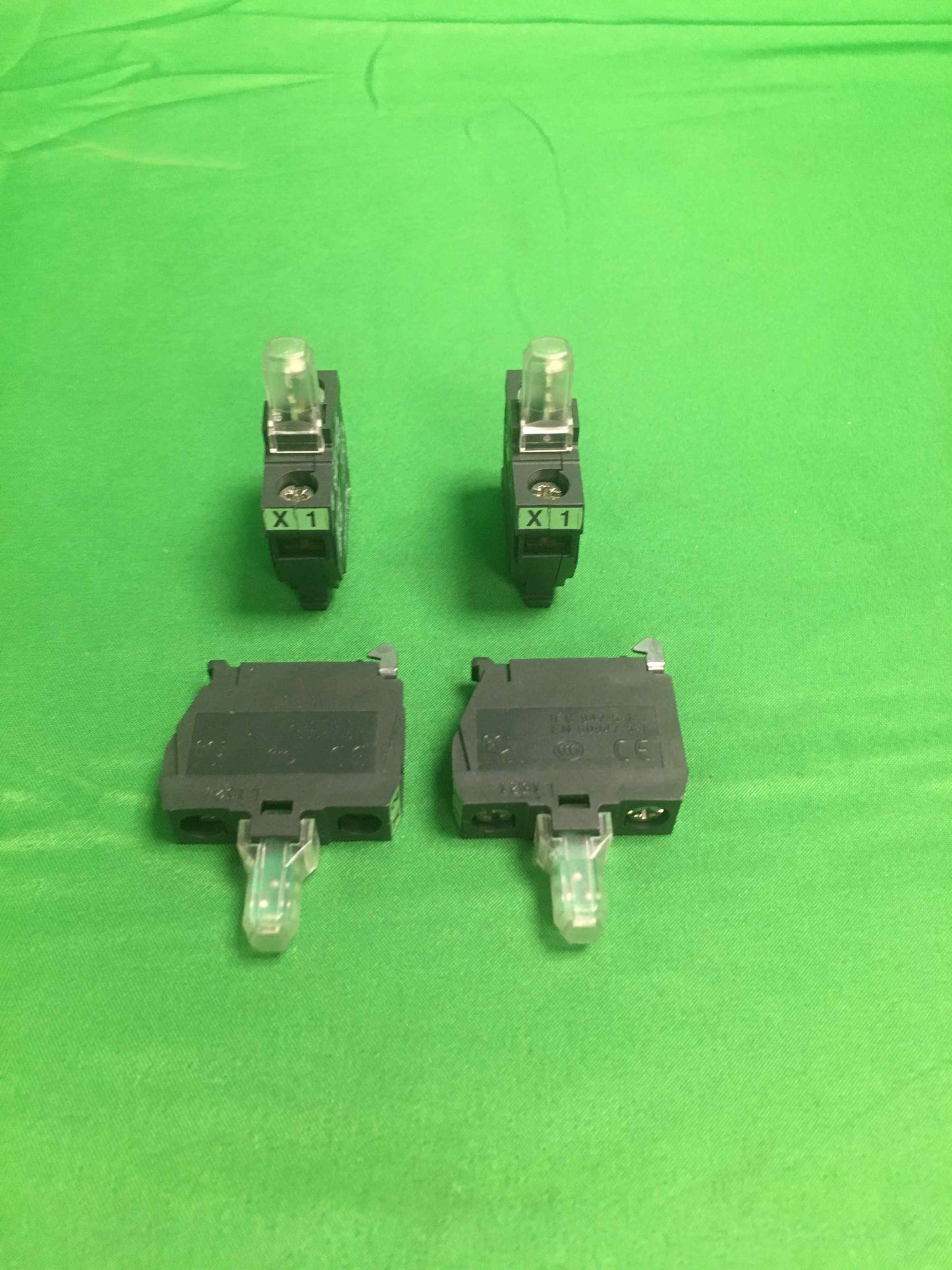 Schneider-Electric ZAL VB3 ZALVB3 4 UNITS