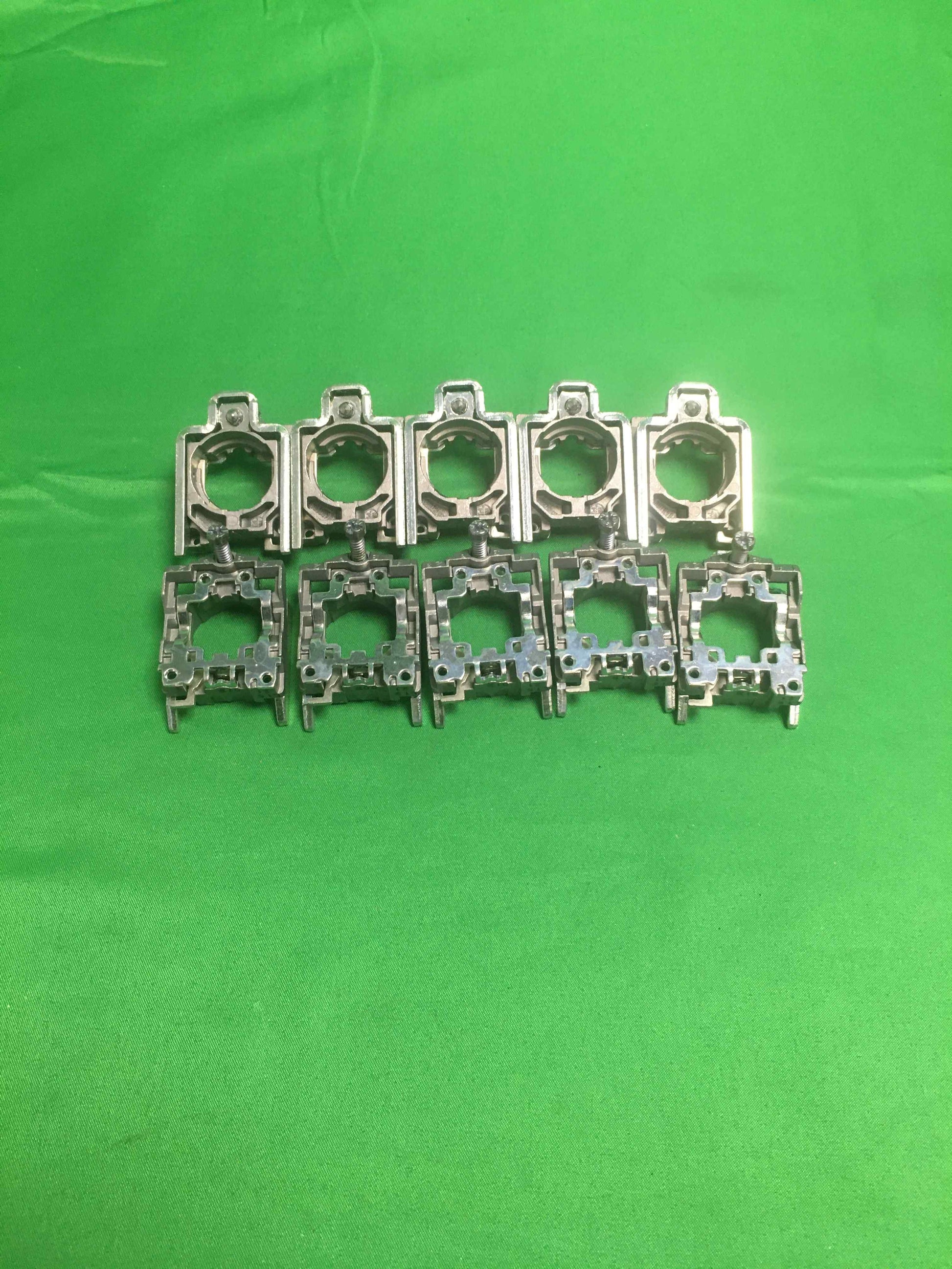 Schneider-Electric ZB4 BZ009 ZB4BZ009 10 UNITS