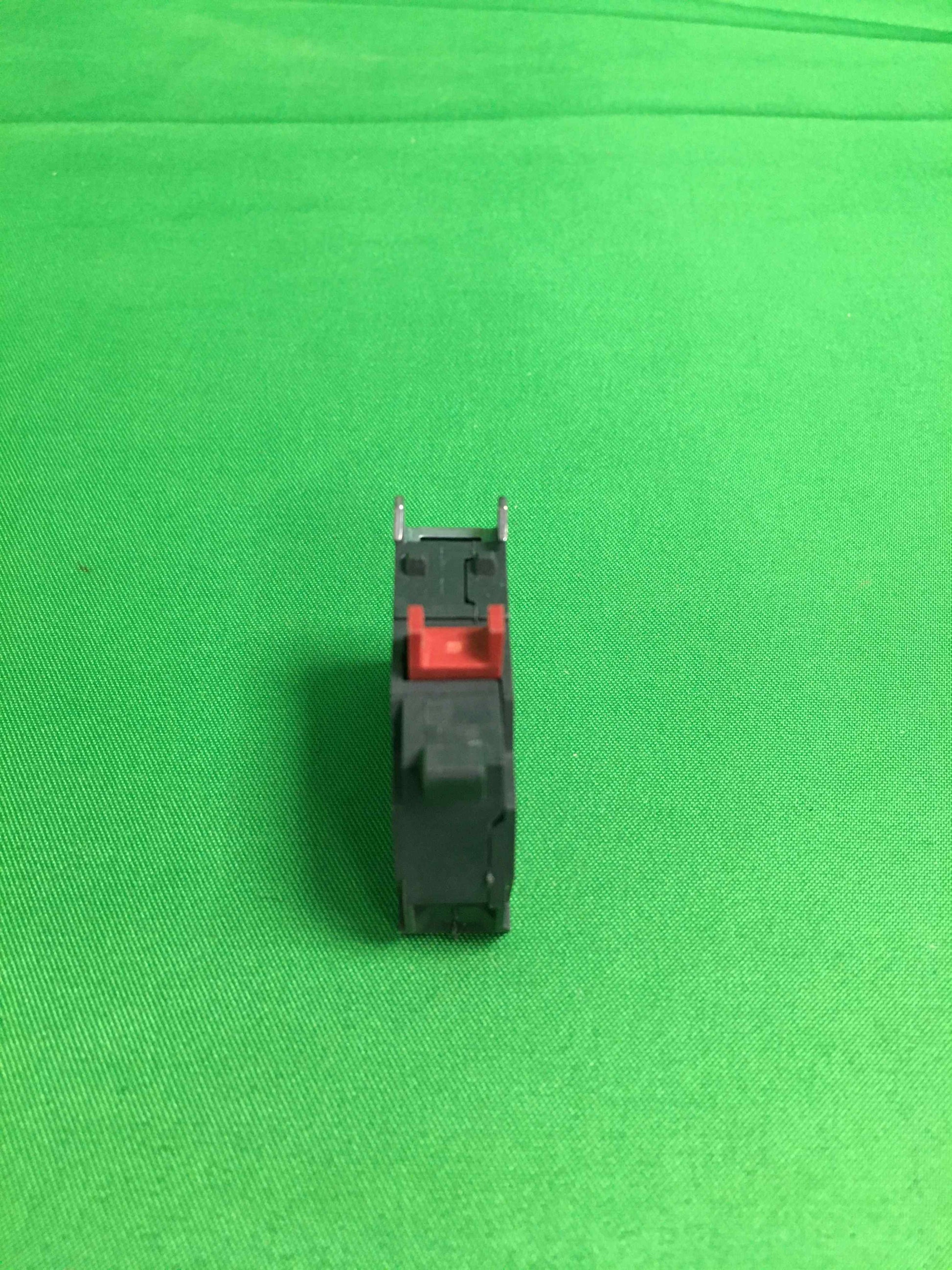 Schneider-Electric ZBE 102 ZBE102 BOX OF 9 UNITS WITHOUT ORIGINAL PACKAGING